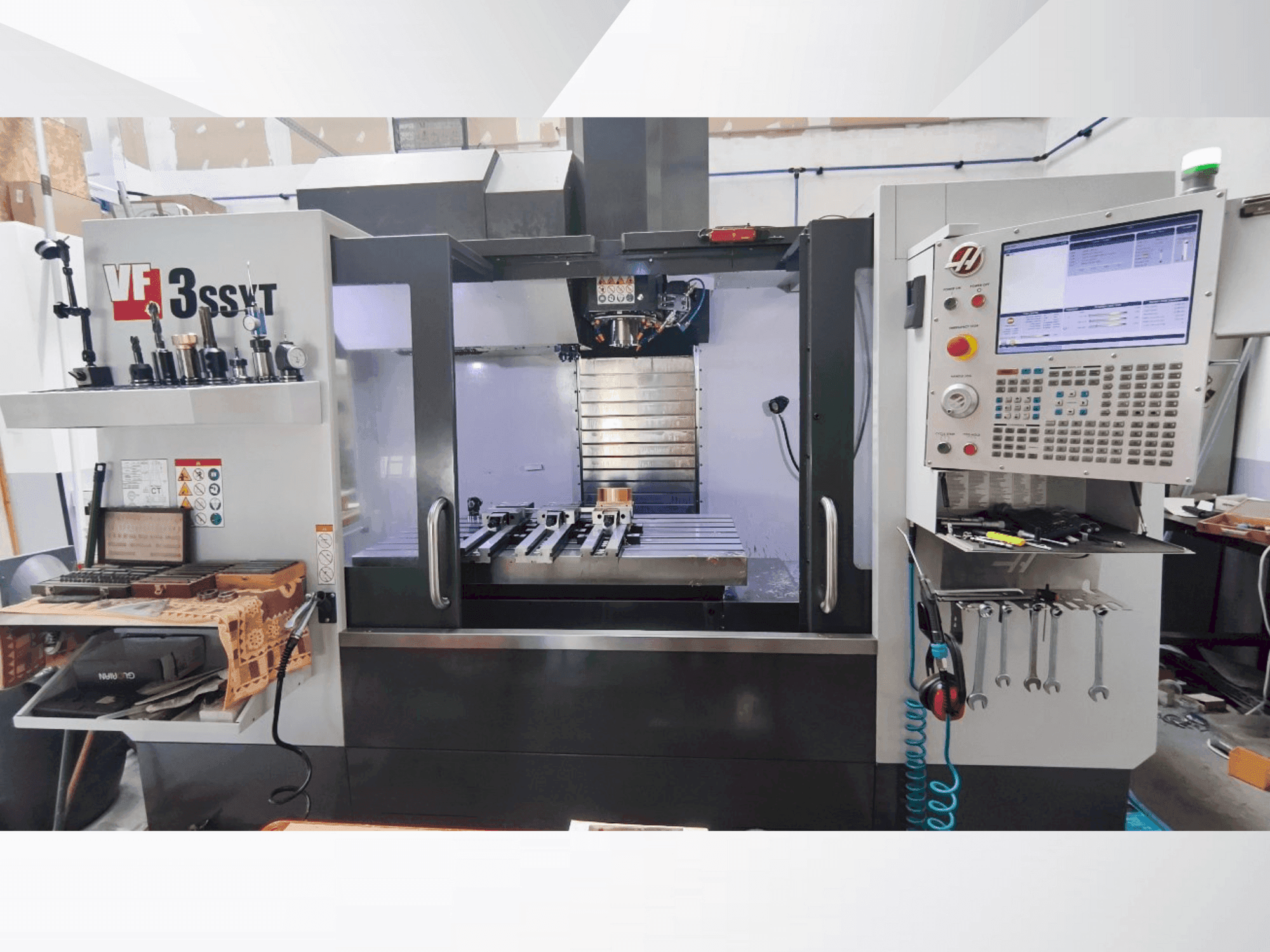 Makine HAAS VF-3SSYT with HRT 210 4X - Önden görünüm