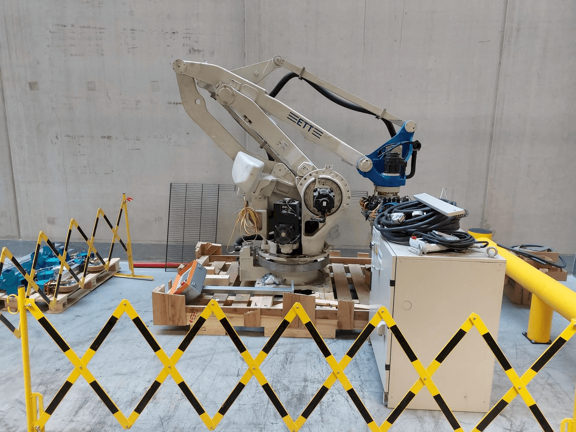Makine Yaskawa Motoman YR-MPL0160-B04 - Önden görünüm