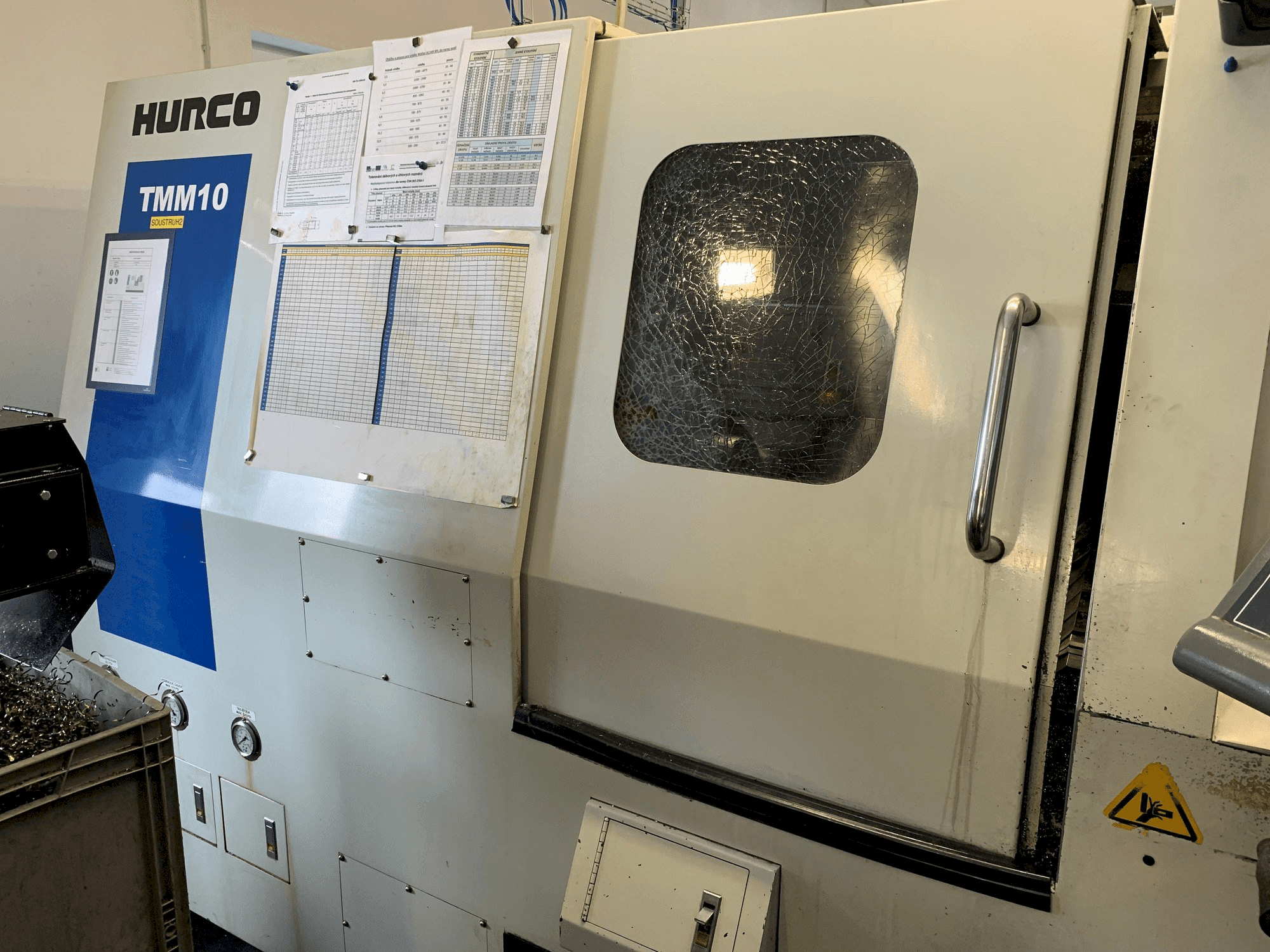 Makine Hurco TMM 10 - Önden görünüm