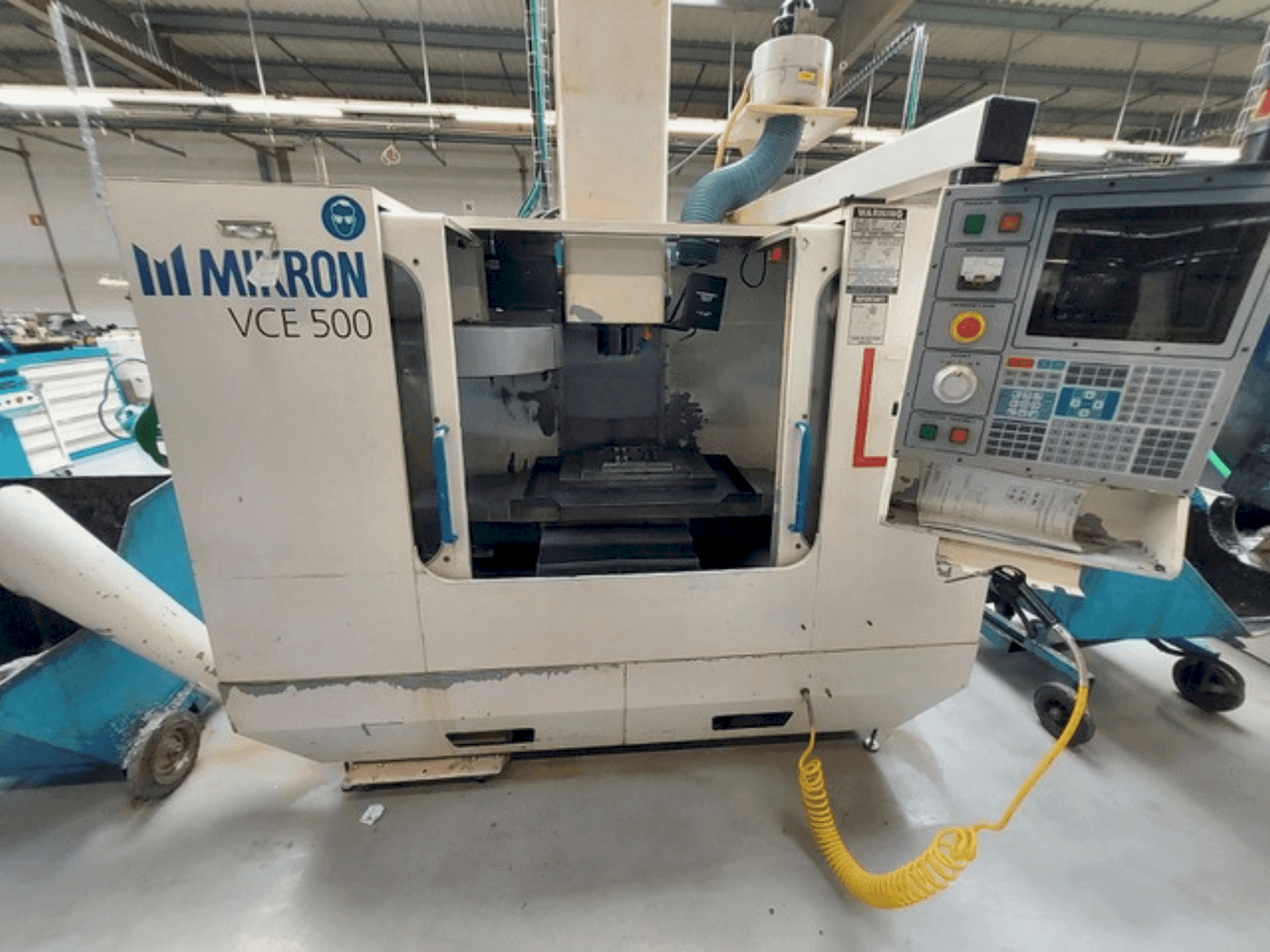 Makine HAAS MIKRON VCE 500 - Önden görünüm