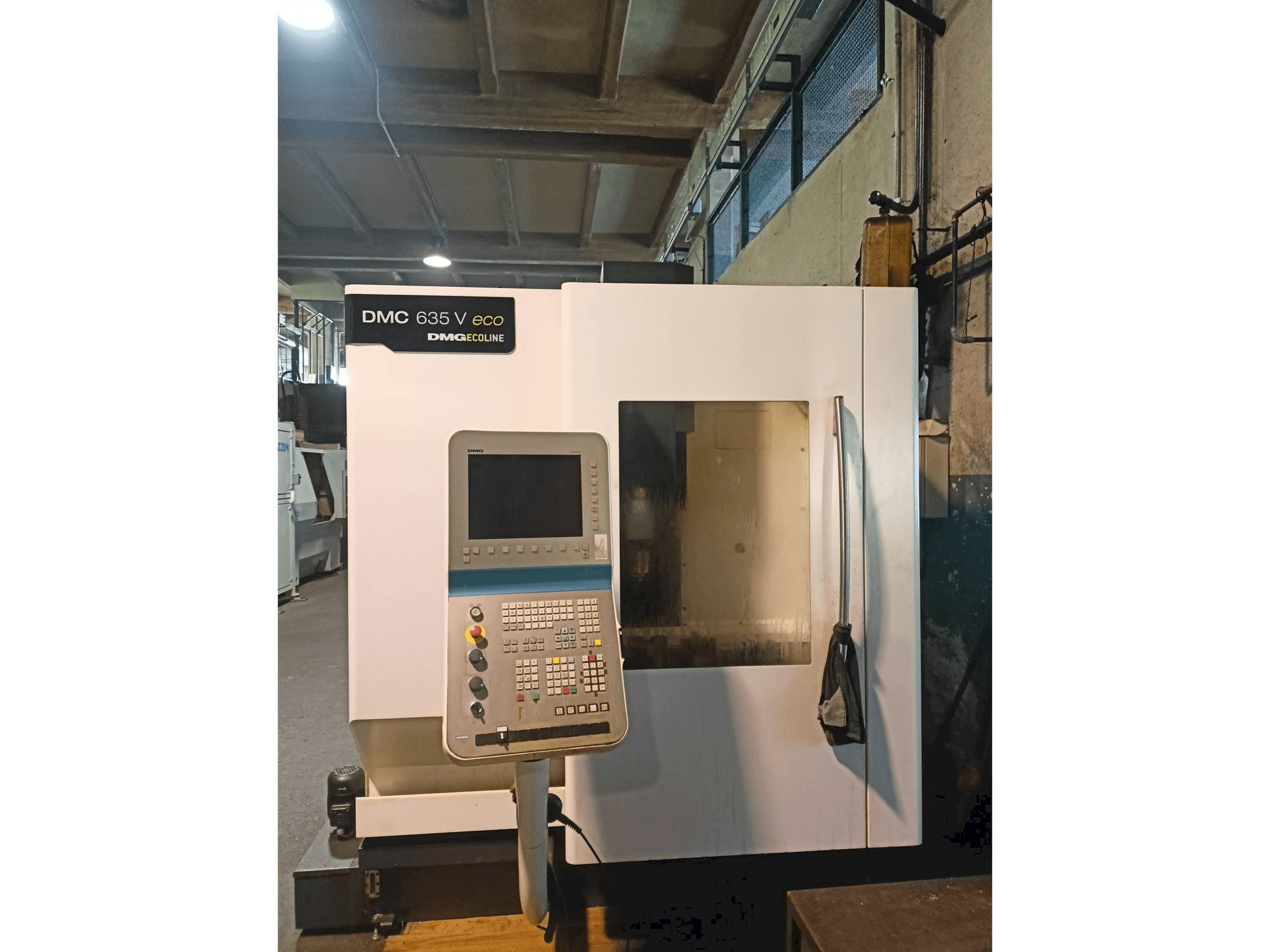 Makine DMG DMC 635V Ecoline - Önden görünüm