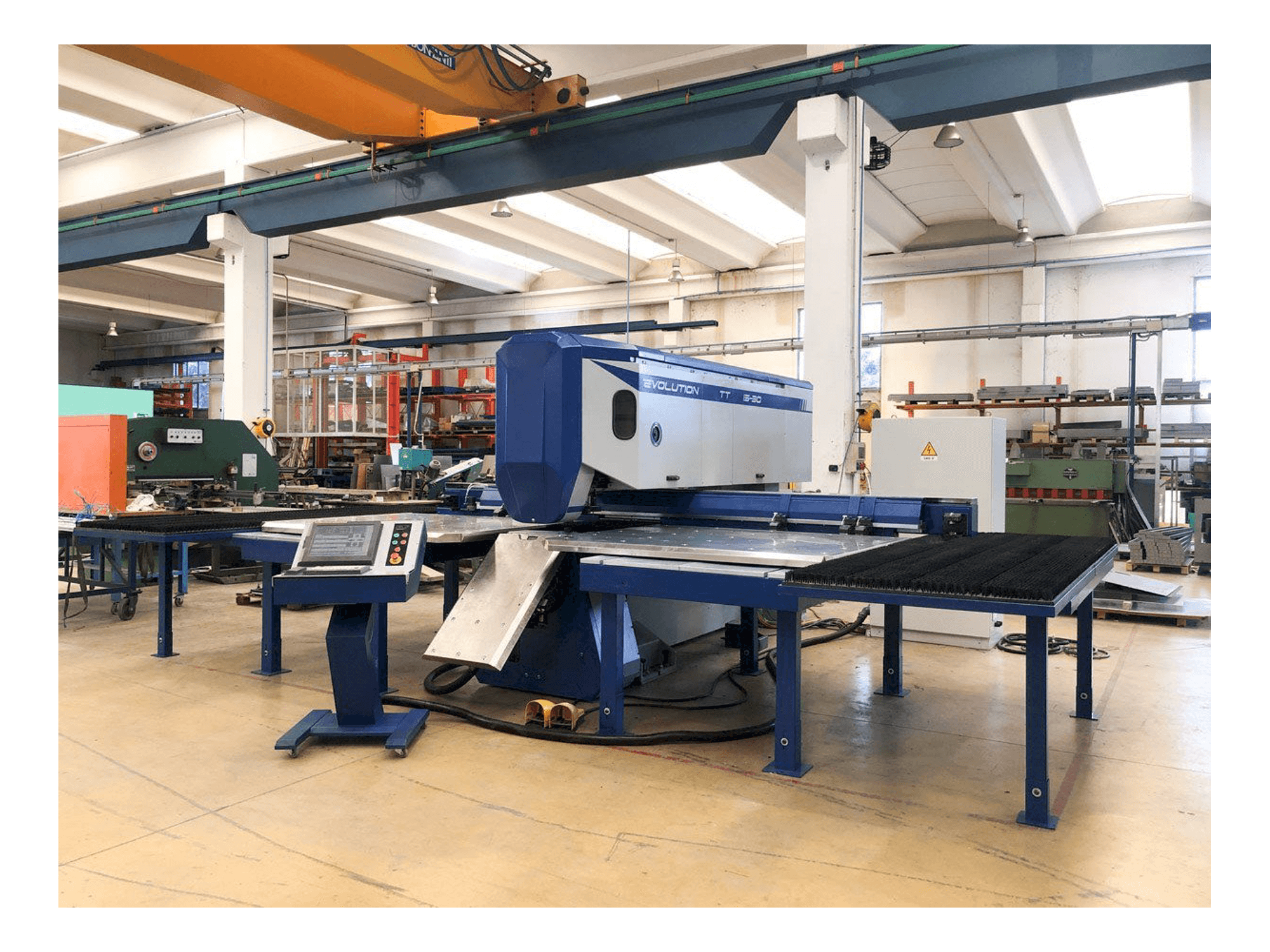 Makine TECHNOLOGY EVOLUTION TT - Önden görünüm