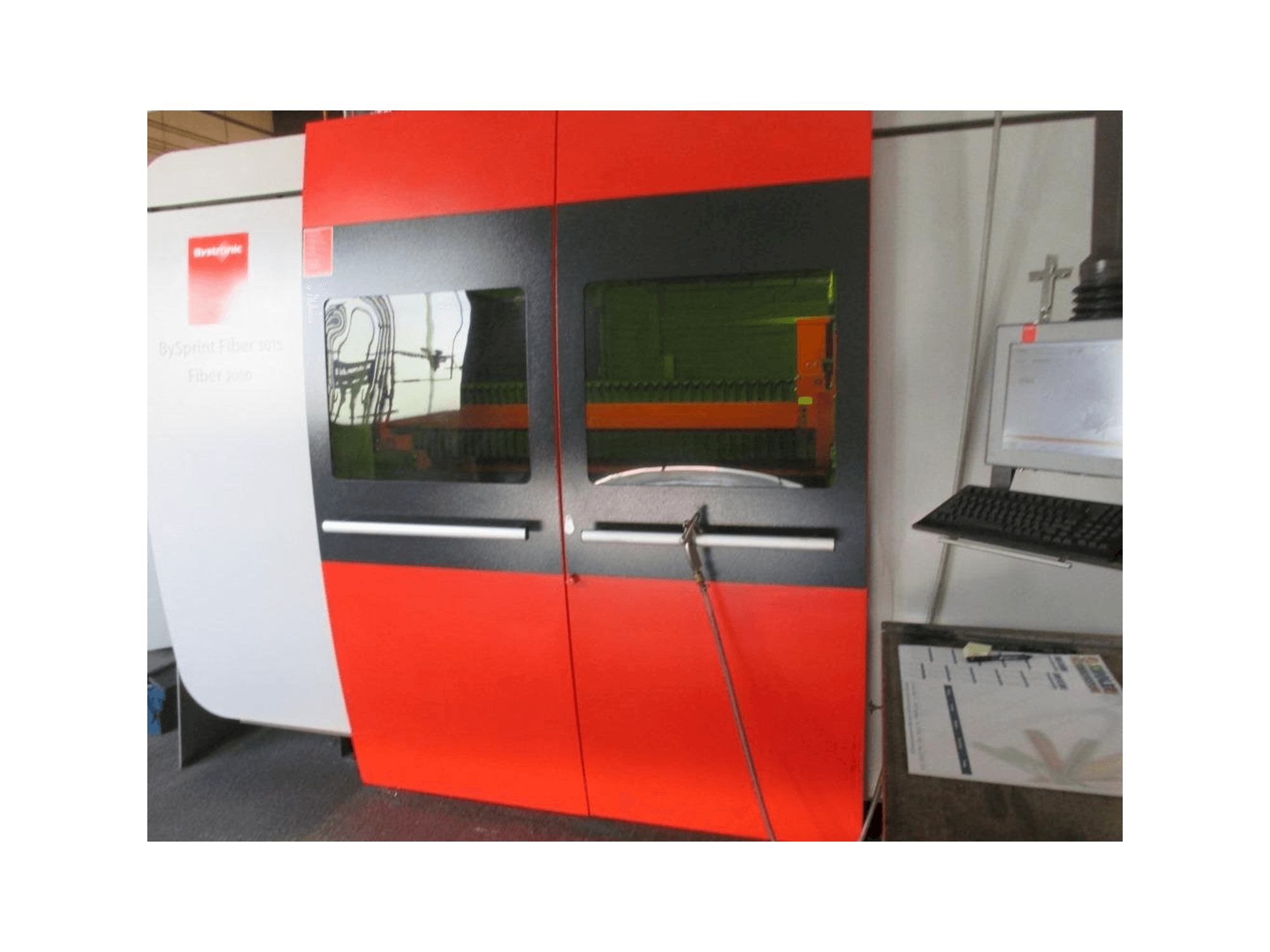 Makine Bystronic BySprint Fiber 3015 - Önden görünüm