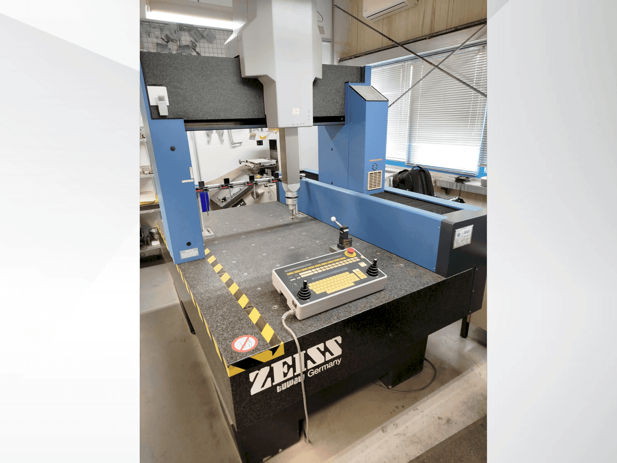 Makine ZEISS Contura G2 - Önden görünüm