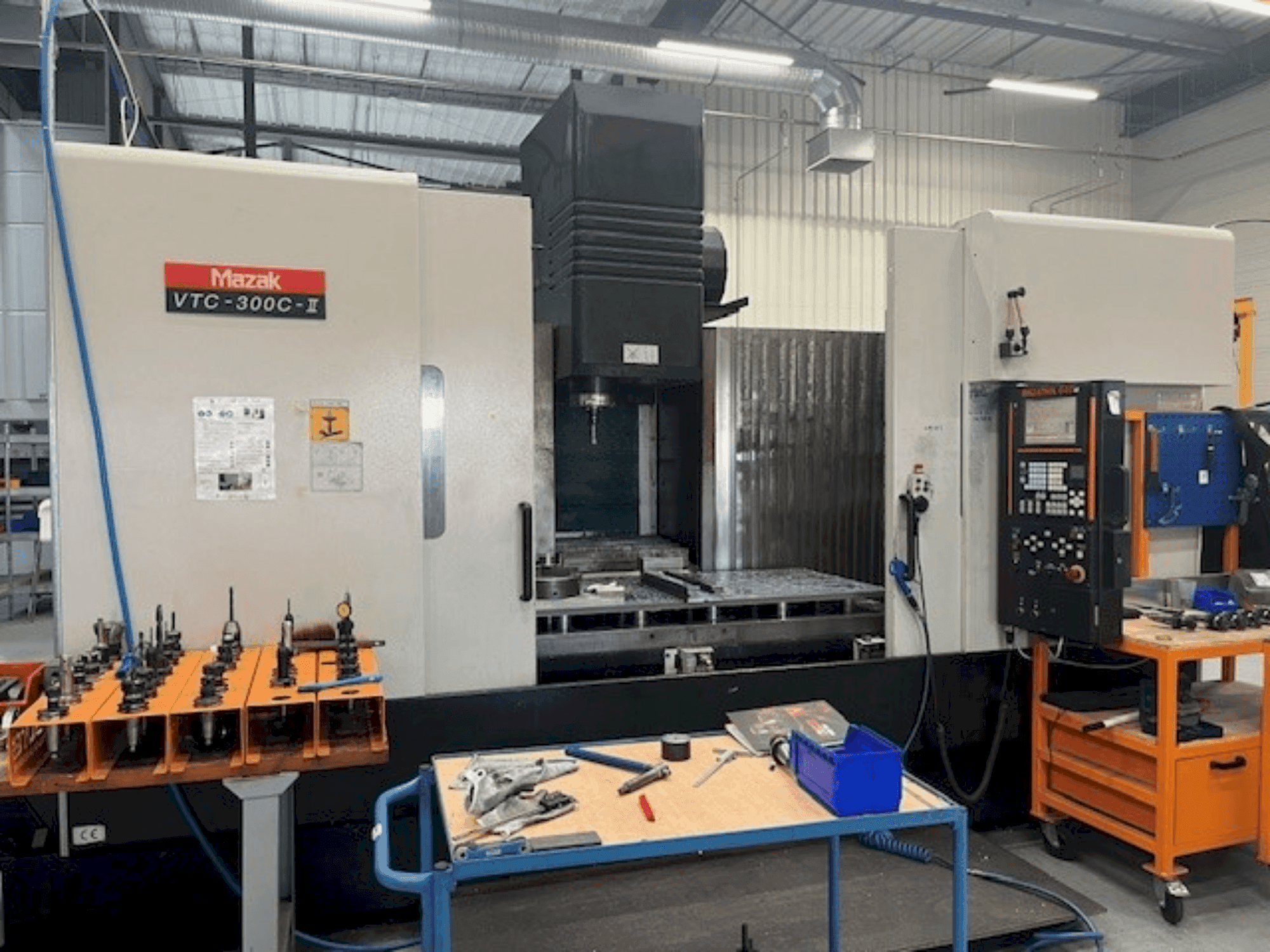 Makine Mazak VTC-300C-II - Önden görünüm