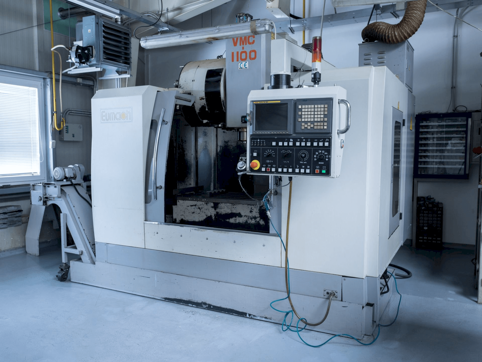 Makine Eumach VMC 1100 - Önden görünüm