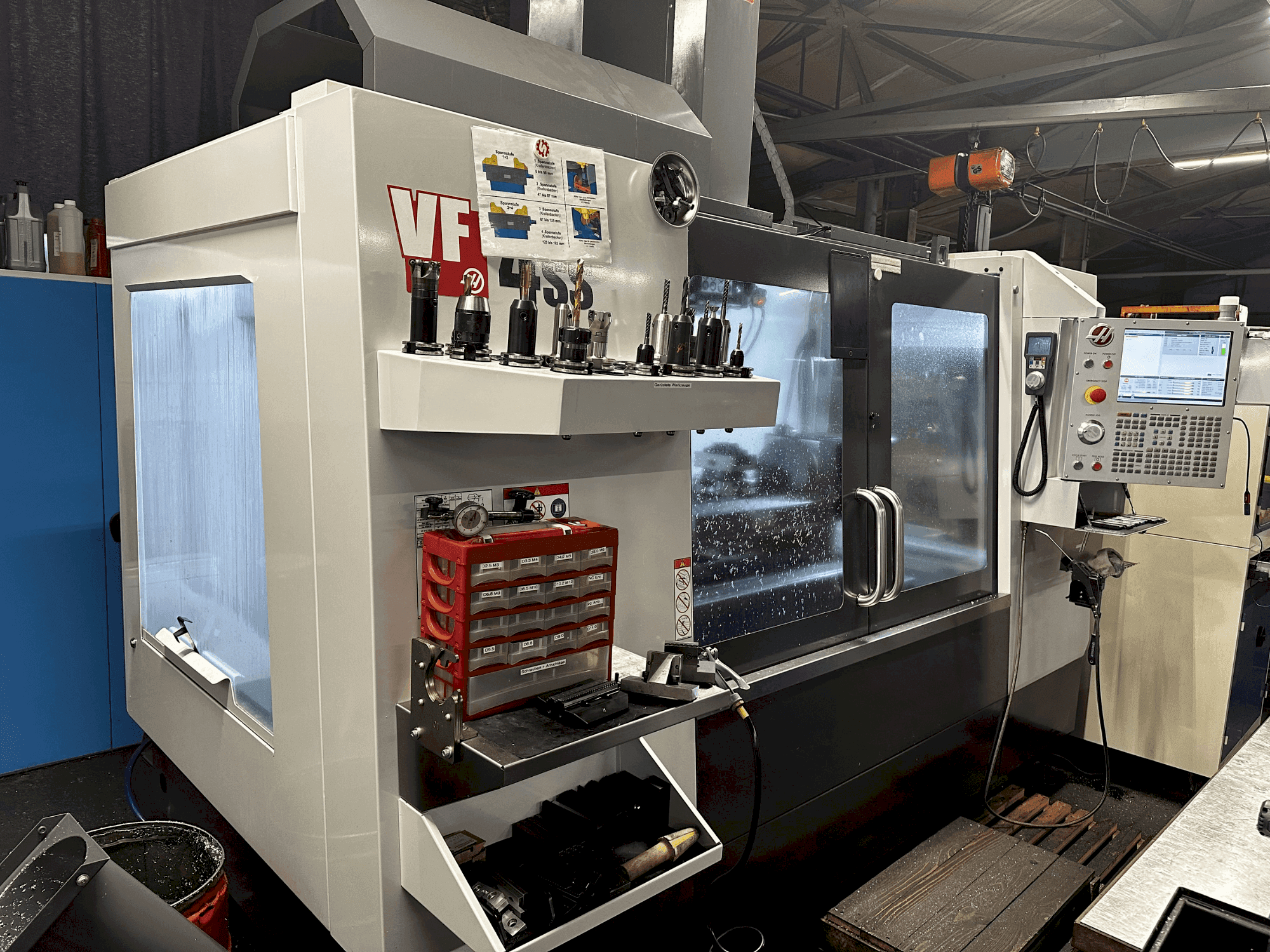 Makine HAAS VF-4SS-EU - Önden görünüm