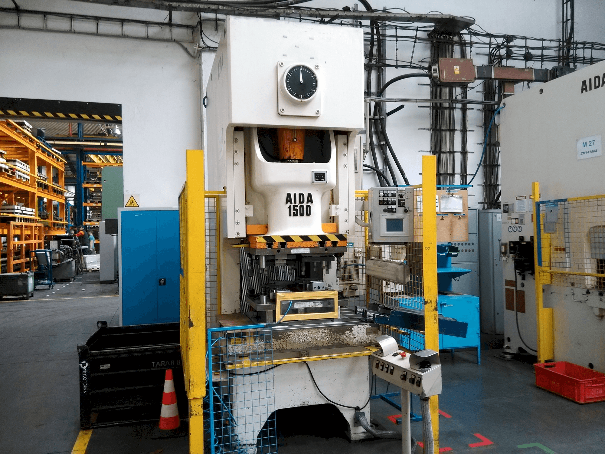 Makine AIDA NC 1-1500 - Önden görünüm