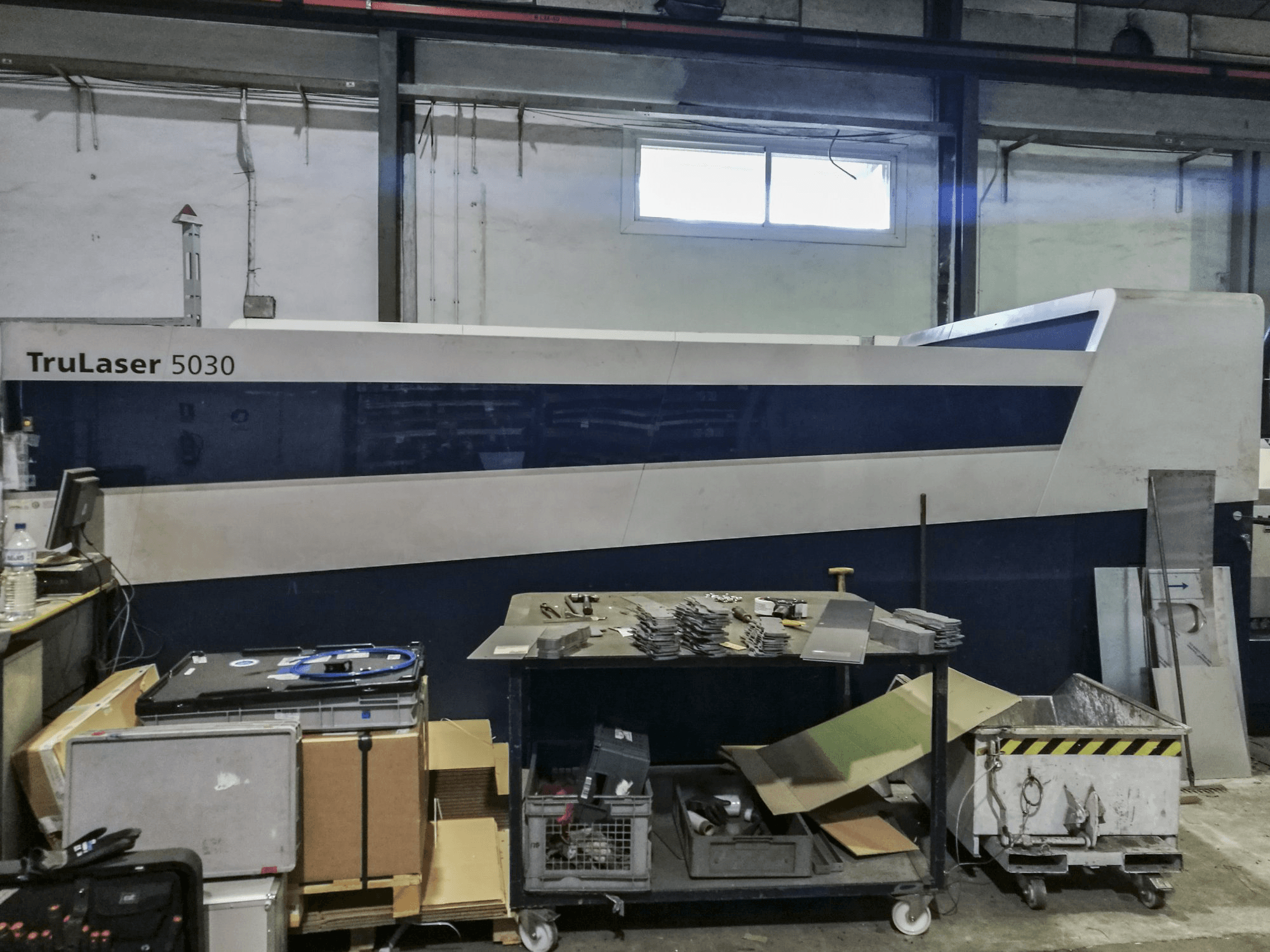 Makine Trumpf - Sağ taraf görünümü TruLaser 5030 fiber