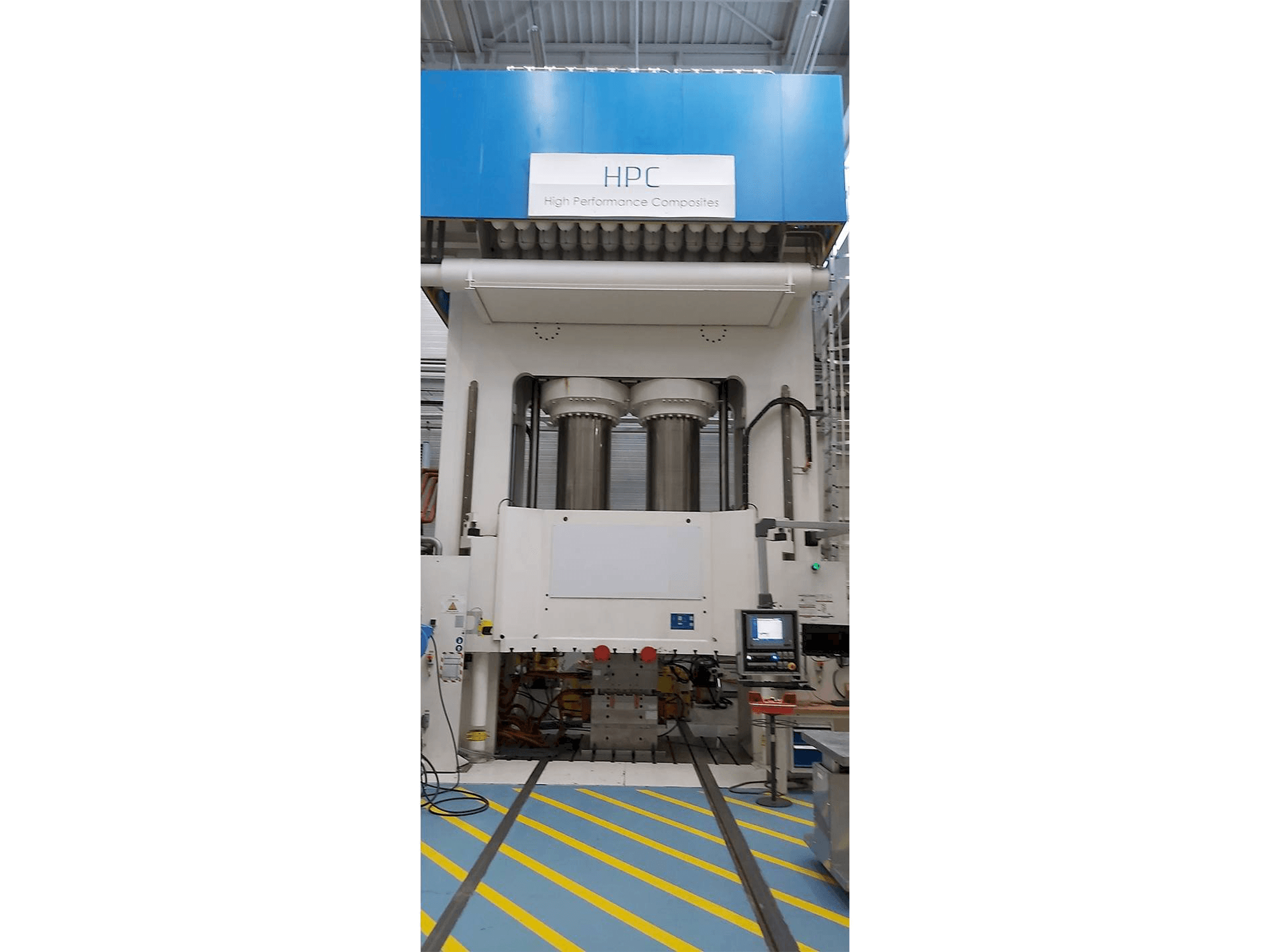 Makine Dieffenbacher 2500 Ton - Önden görünüm