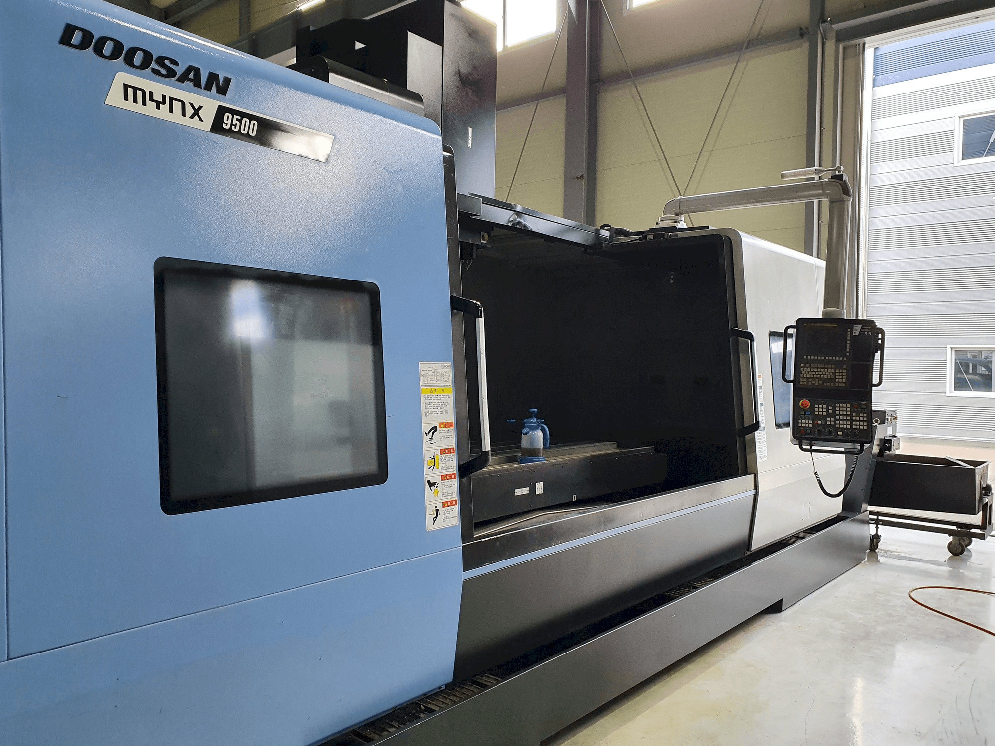 Makine Doosan MYNX 9500 - Önden görünüm