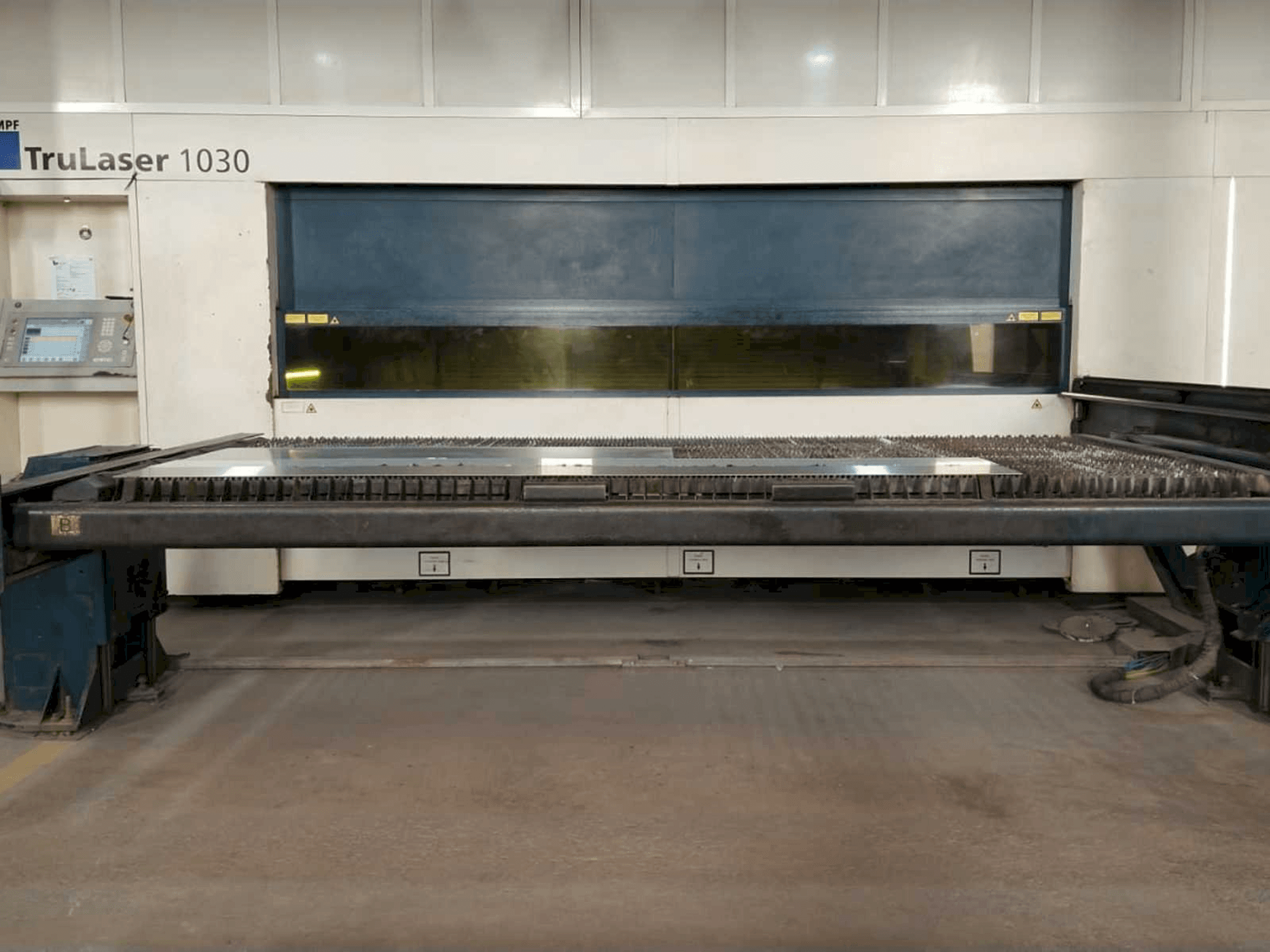 Makine Trumpf True Laser 1030 - Önden görünüm