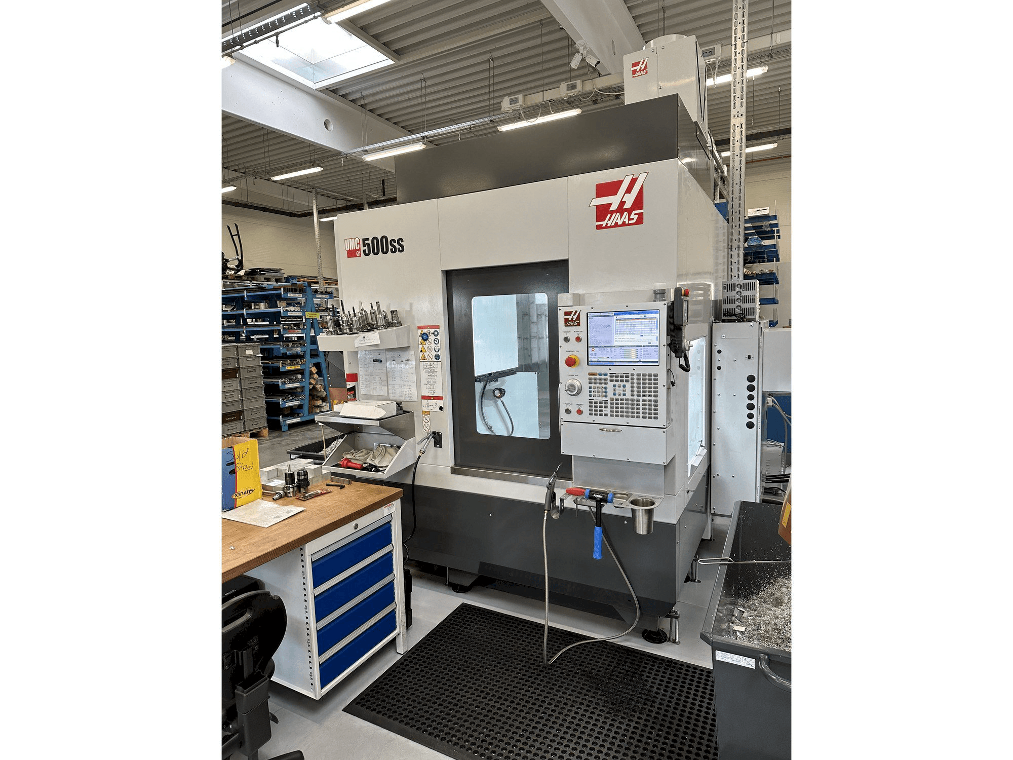 Makine HAAS UMC-500SS - Önden görünüm