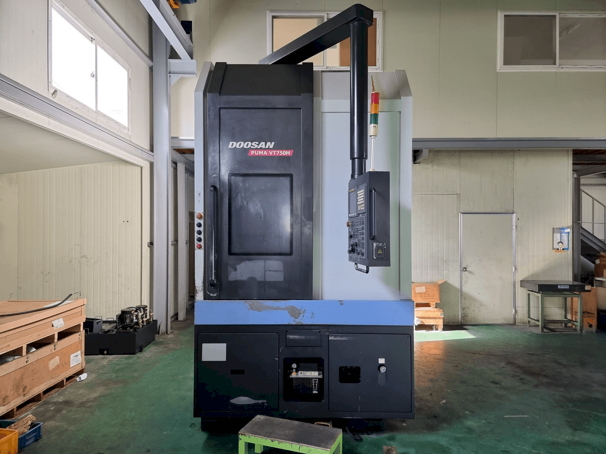Makine Doosan Puma VT750M - Önden görünüm