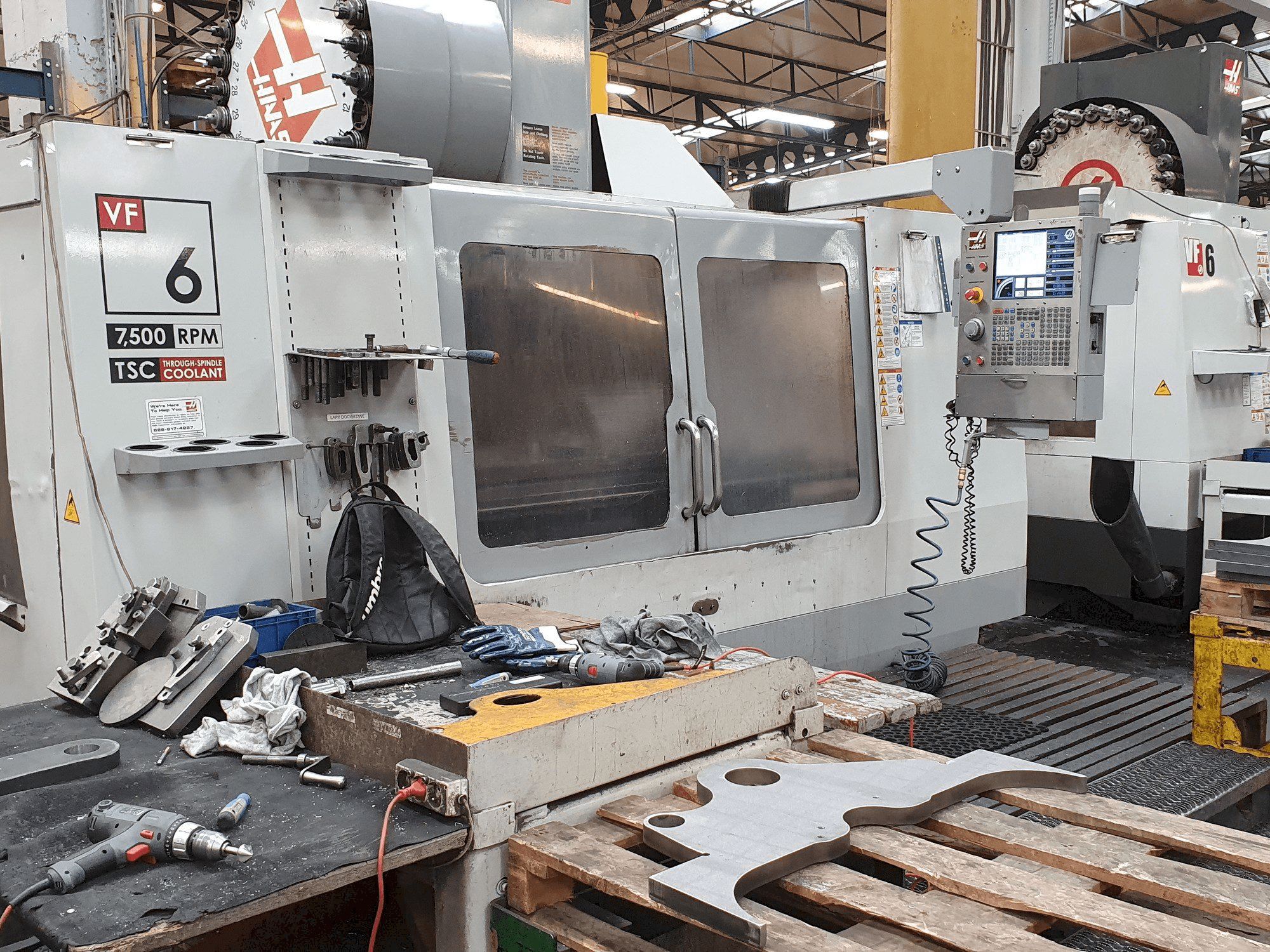 Makine HAAS VF-6 / 50HE - Önden görünüm