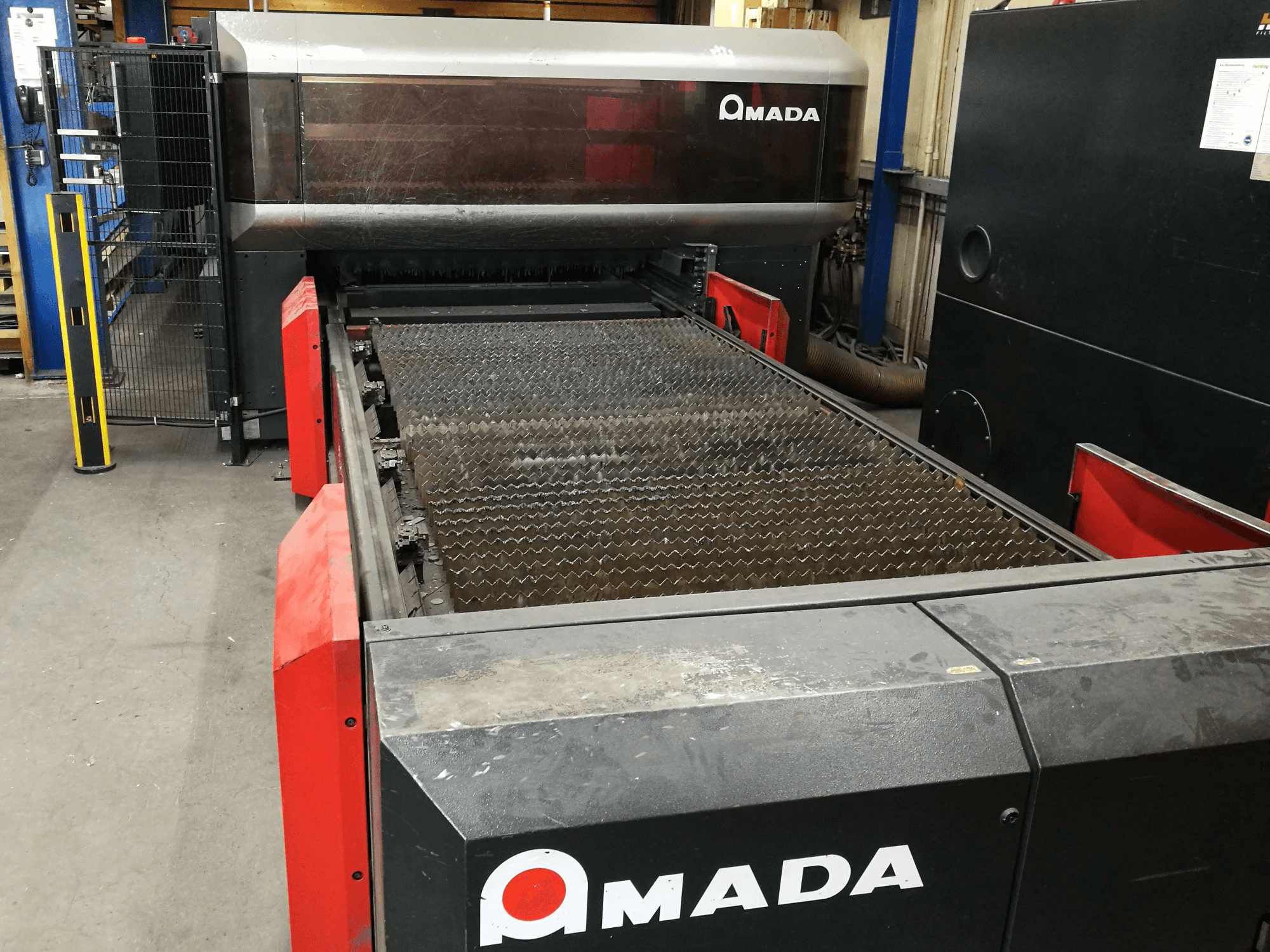 Makine AMADA - Önden görünüm LC 3015 X1 NT