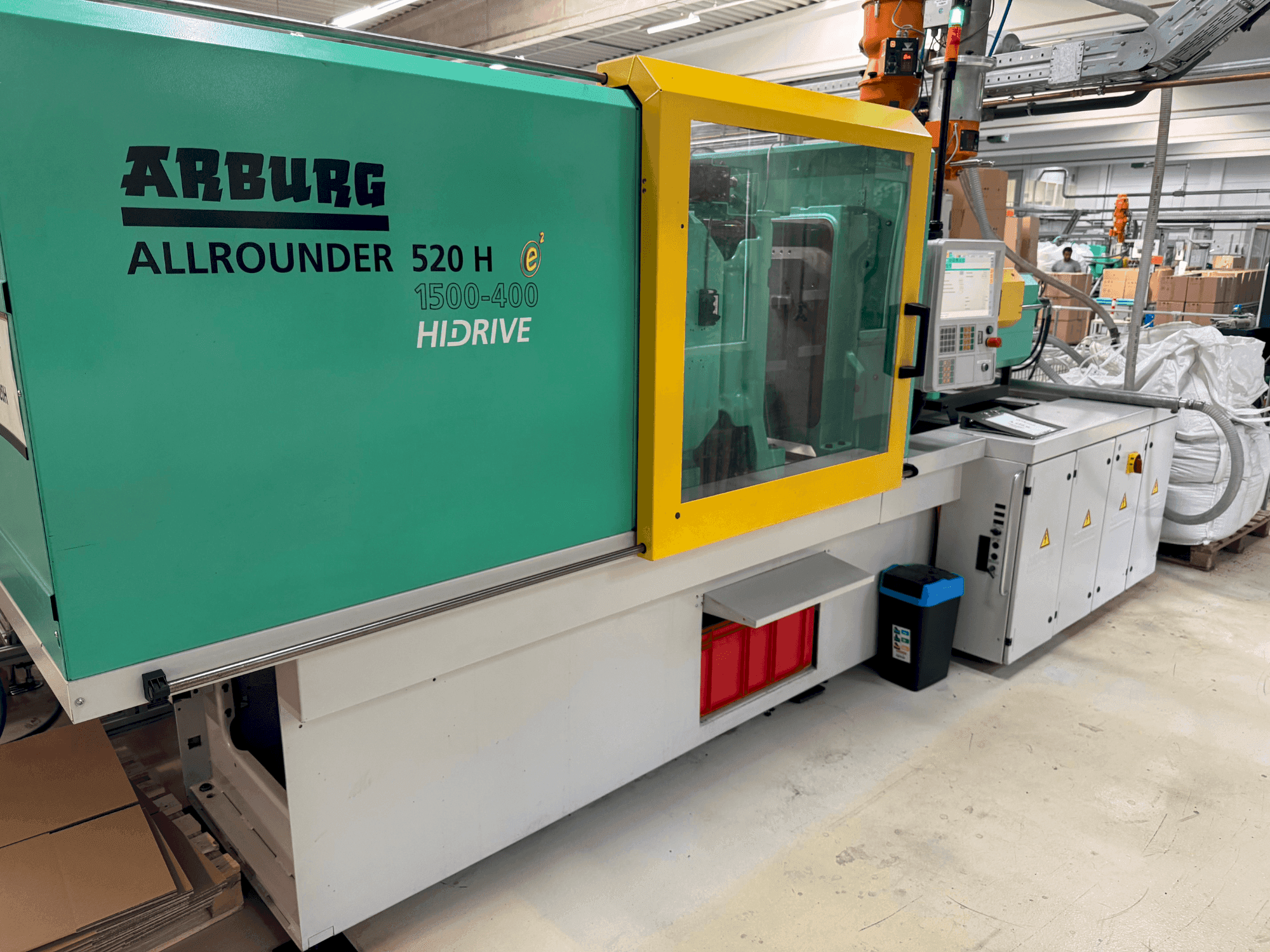 Makine Arburg Allrounder 520H - Önden görünüm