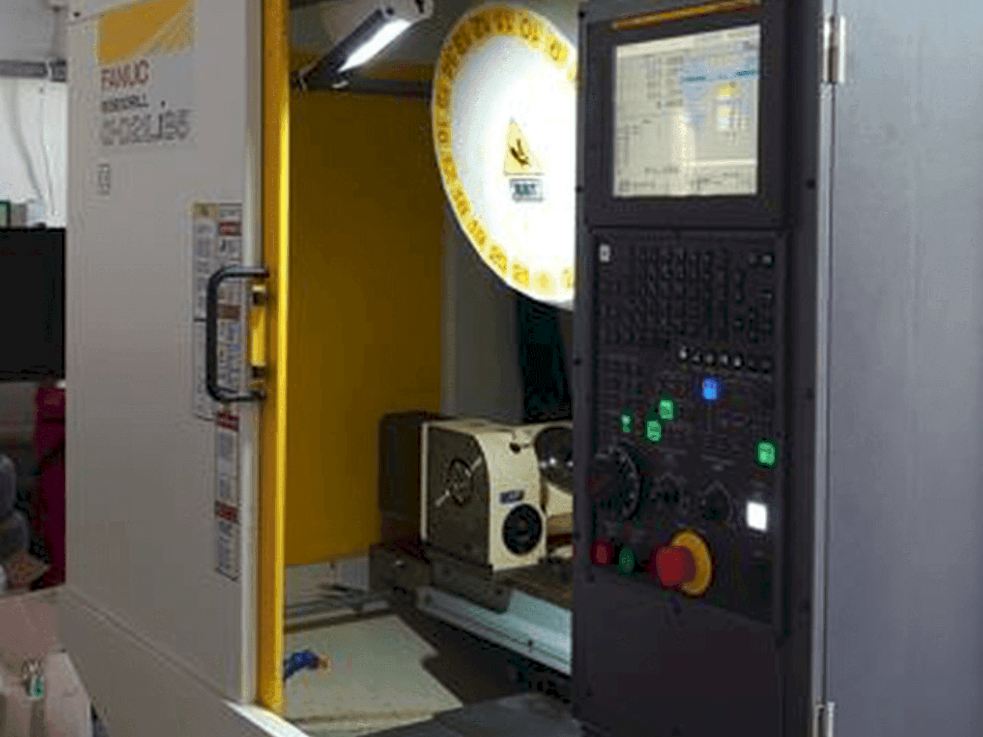 Makine FANUC ROBODRILL α-D21LiB5 - Önden görünüm