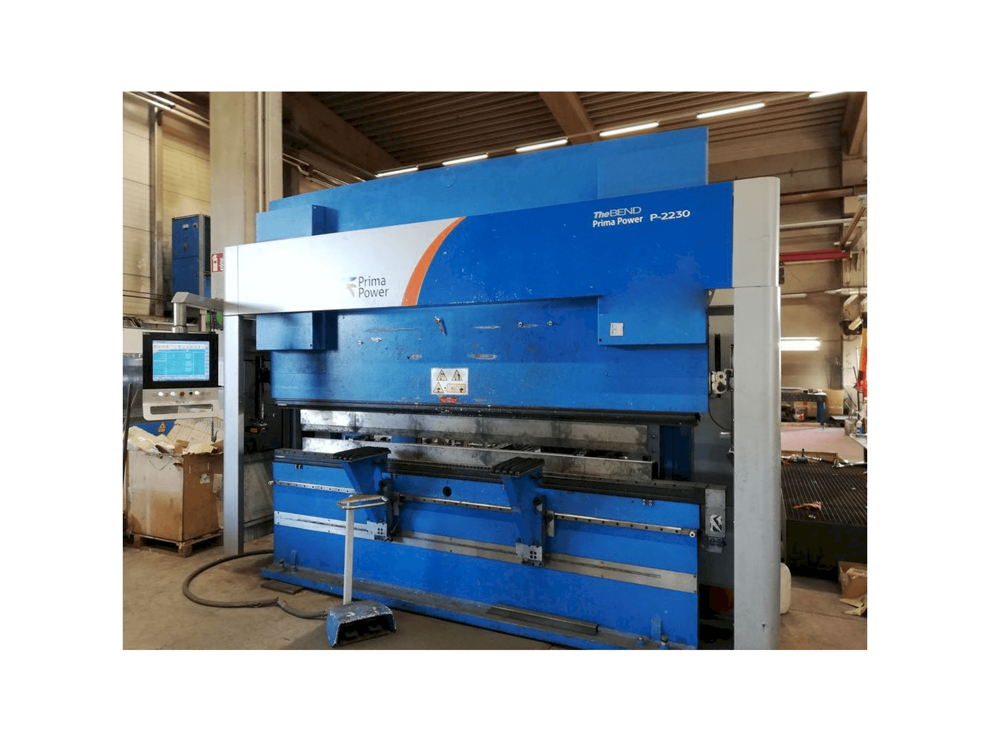 Makine Prima Power - Sağdan görünüm P-2230