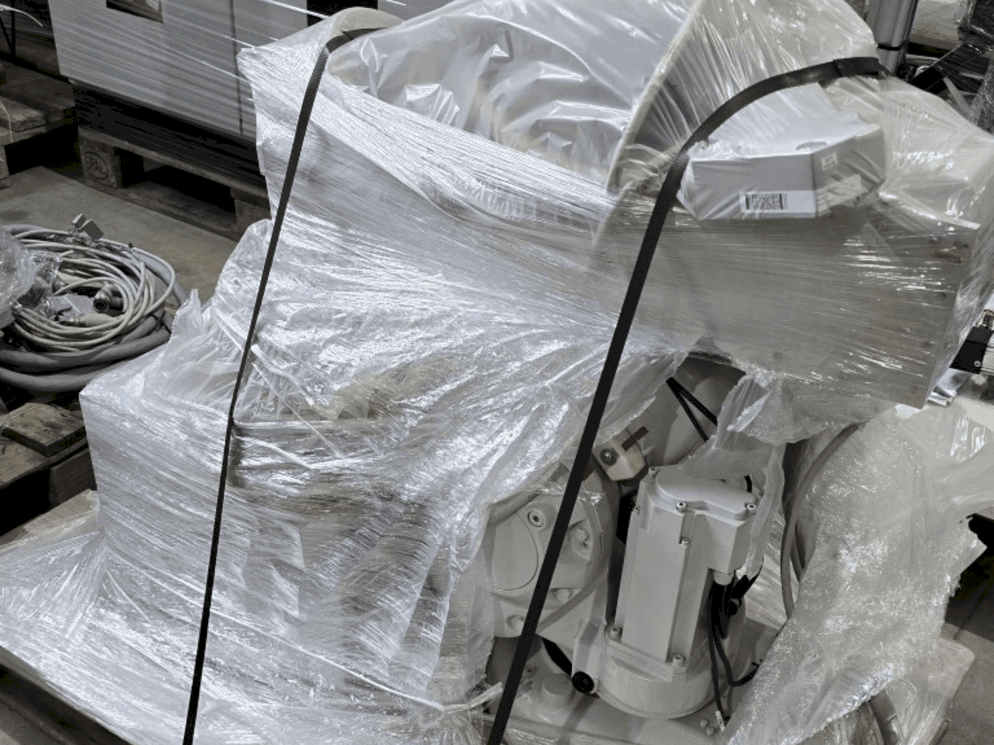 Makine ABB IRB 140-6/0.8 - Önden görünüm