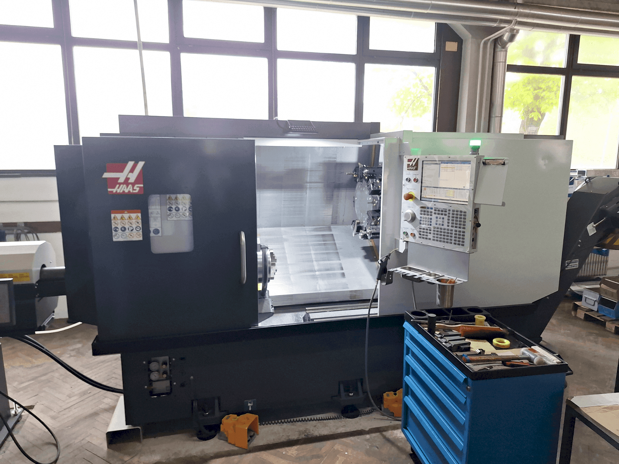 Makine HAAS ST 30Y - Önden görünüm