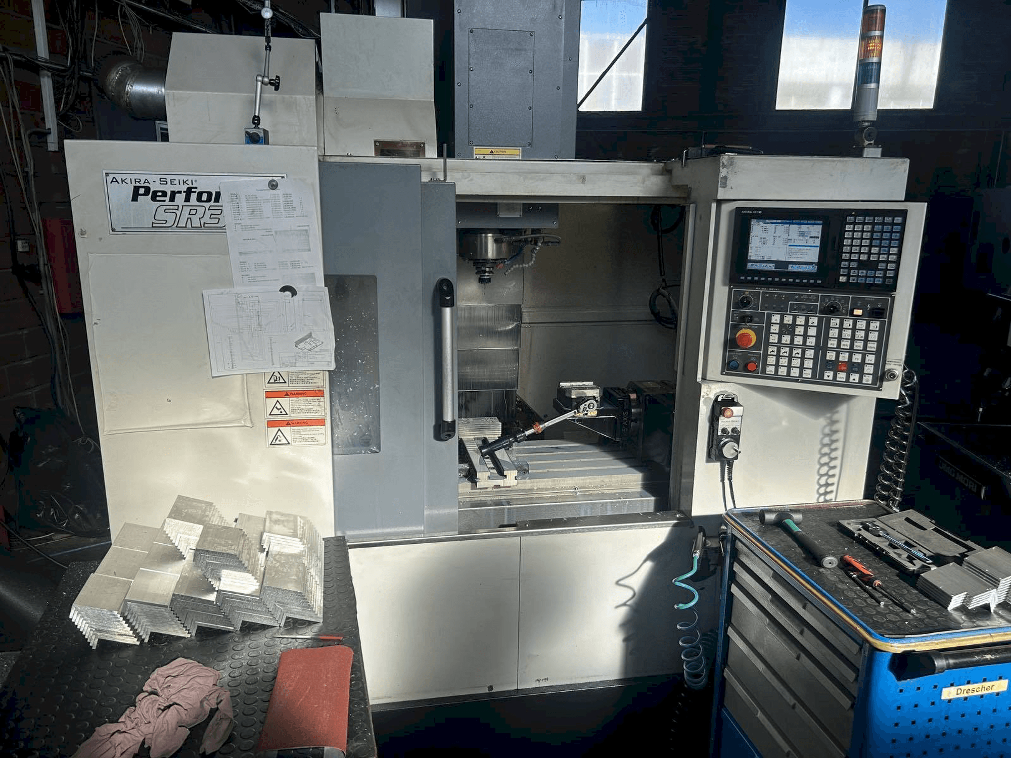 Makine Akira Seiki SR3AXP - Önden görünüm