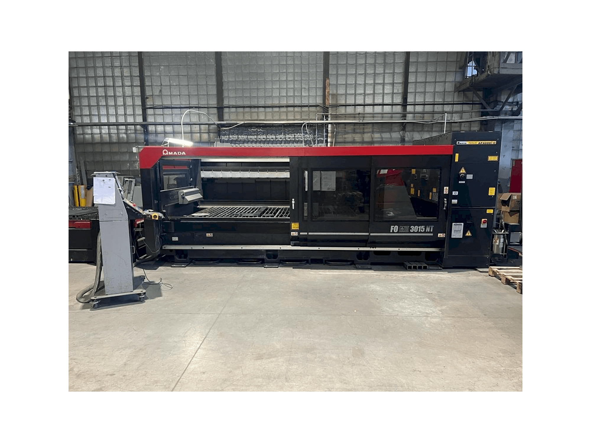 Makine AMADA F0 MII 3015 NT - Önden görünüm