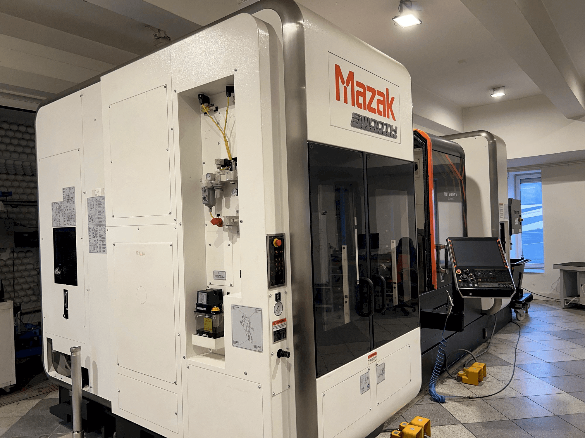 Makine Mazak Integrex i-200S - Önden görünüm
