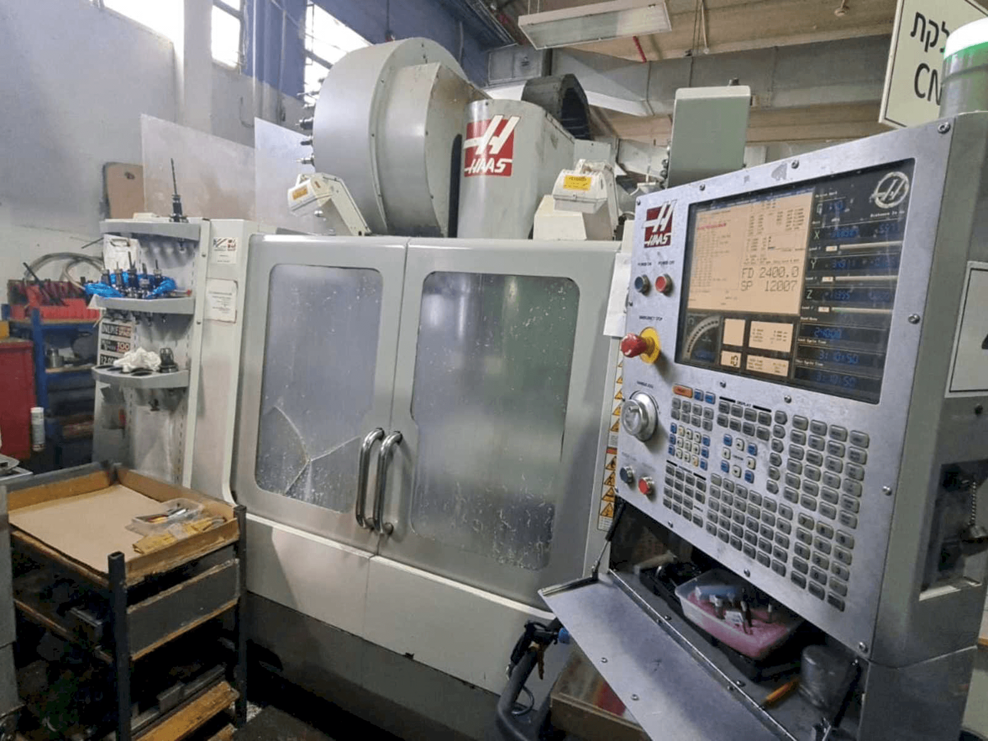 Makine HAAS VF-3SS - Önden görünüm