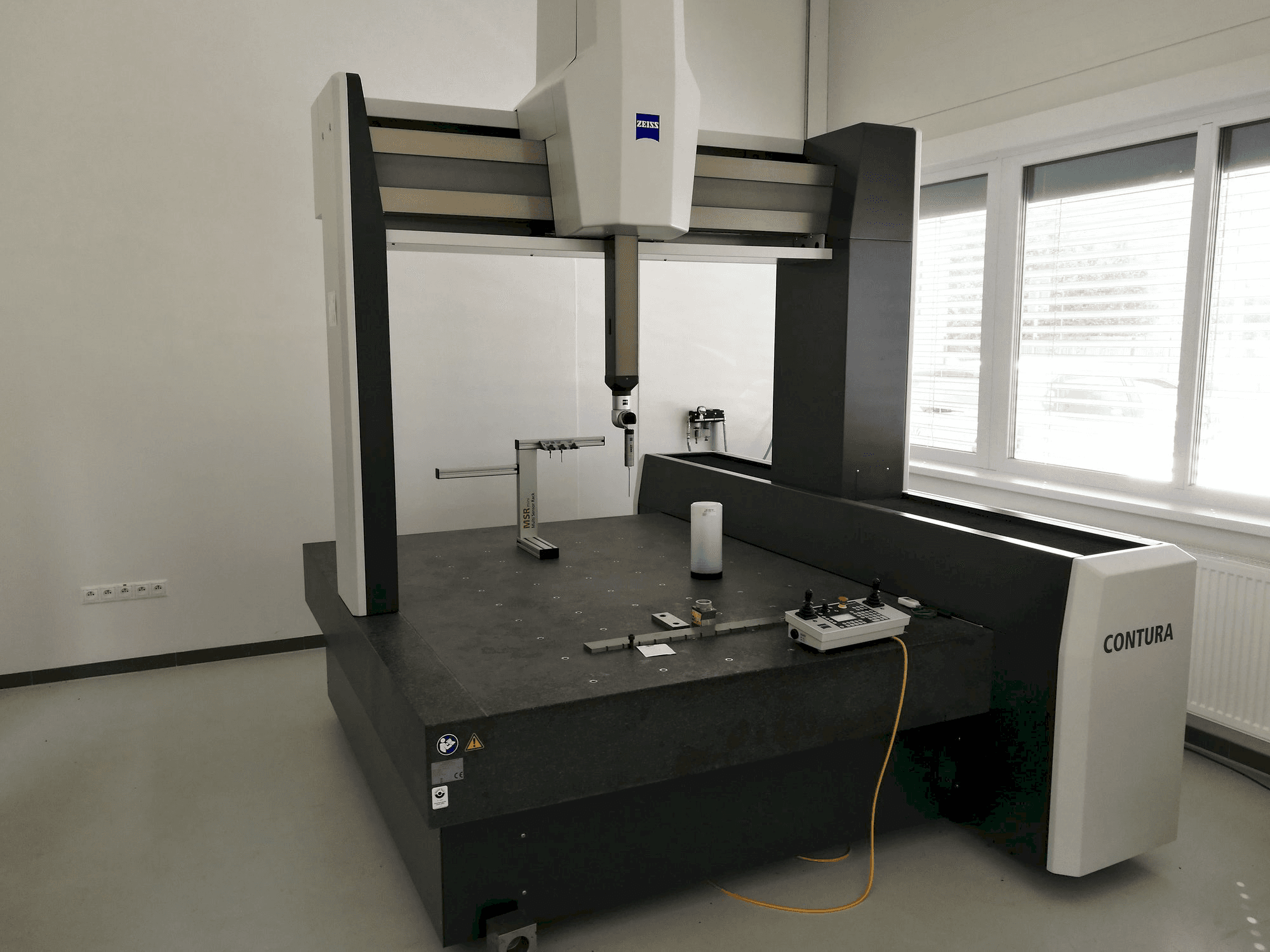 Makine ZEISS CONTURA 12/18/10 RDS - Önden görünüm