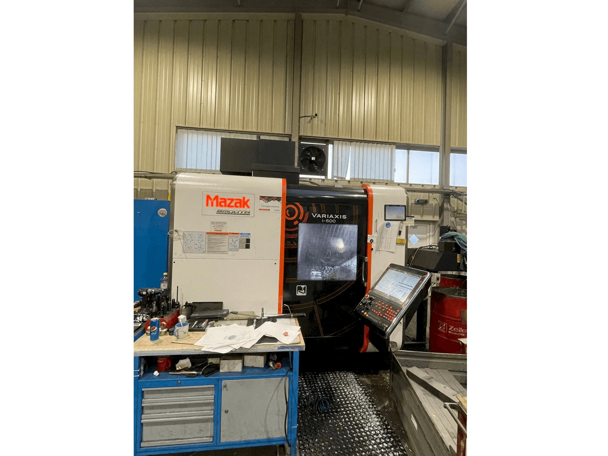 Makine Mazak Variaxis i-500 - Önden görünüm