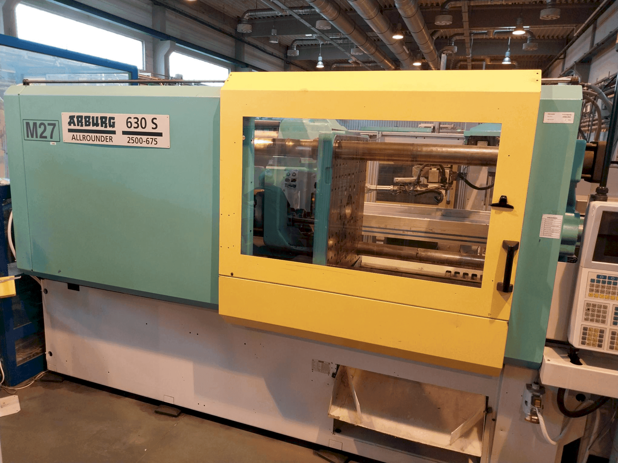 Makine Arburg Allrounder 630S 2500-675 - Önden görünüm