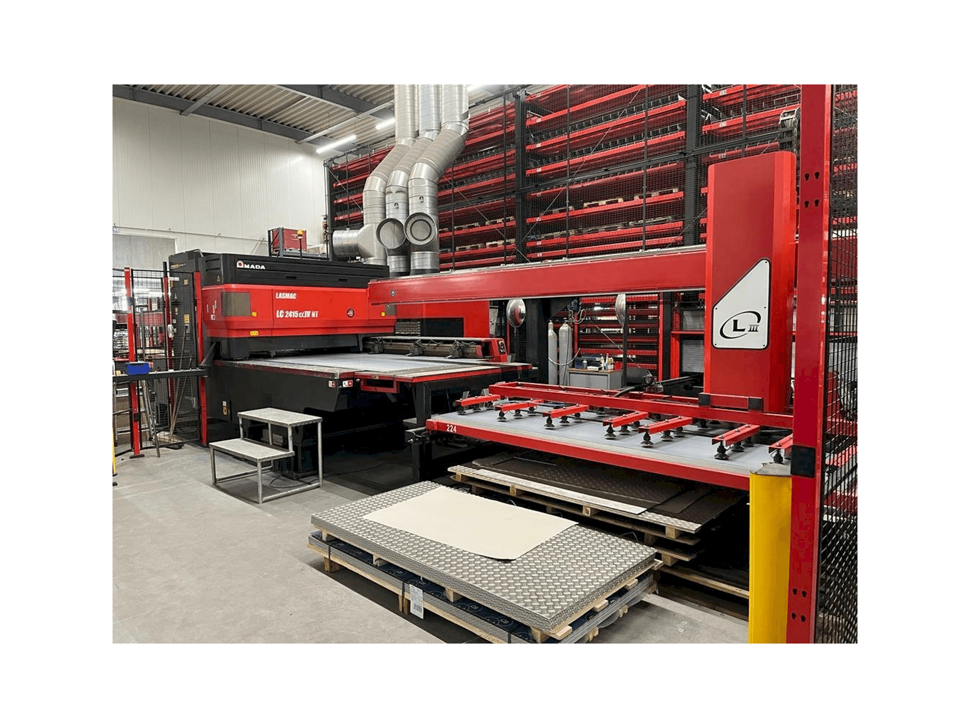 Makine AMADA LC2415 a IV NT - Önden görünüm