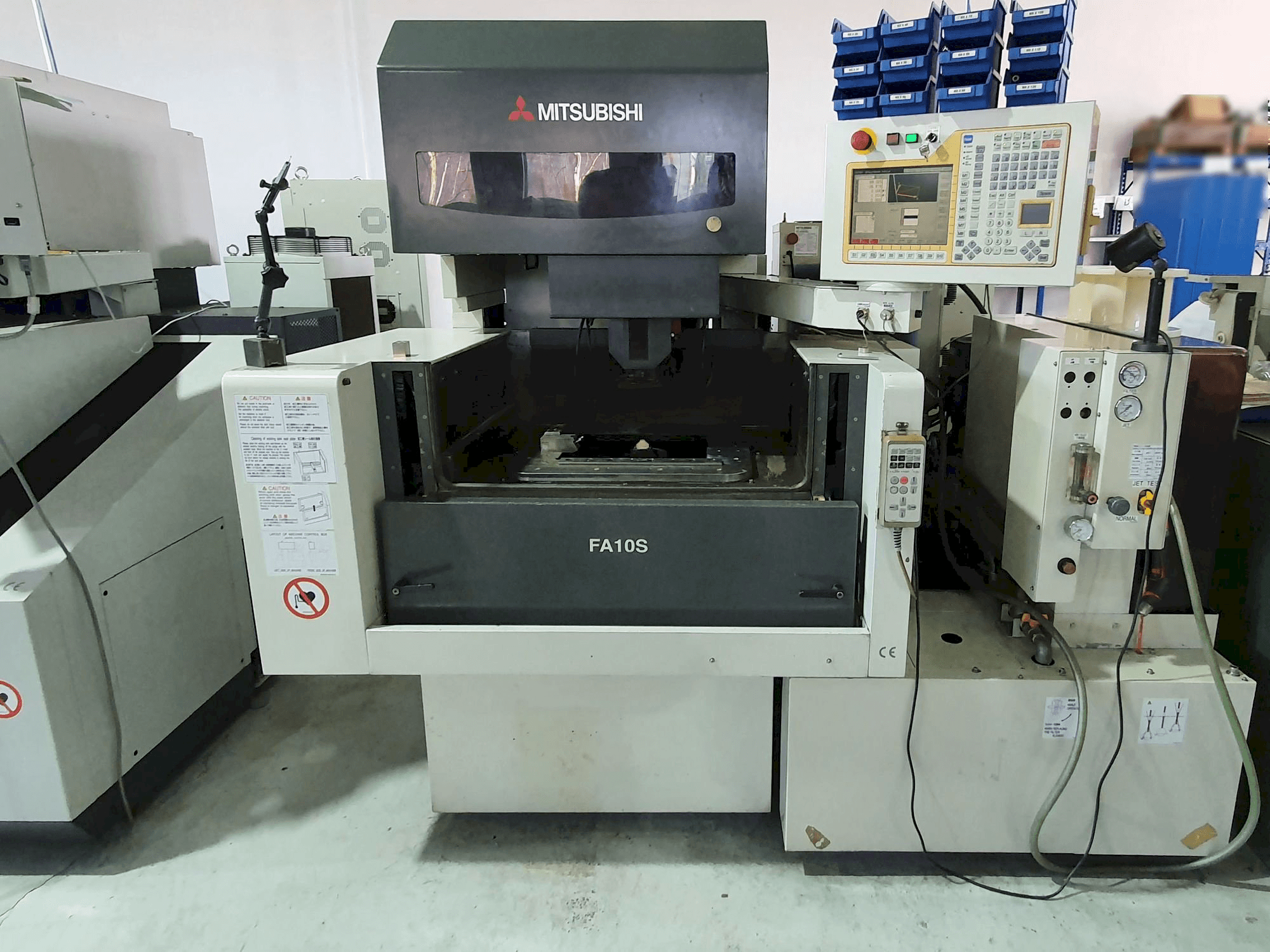 Makine Mitsubishi FA10SM - Önden görünüm
