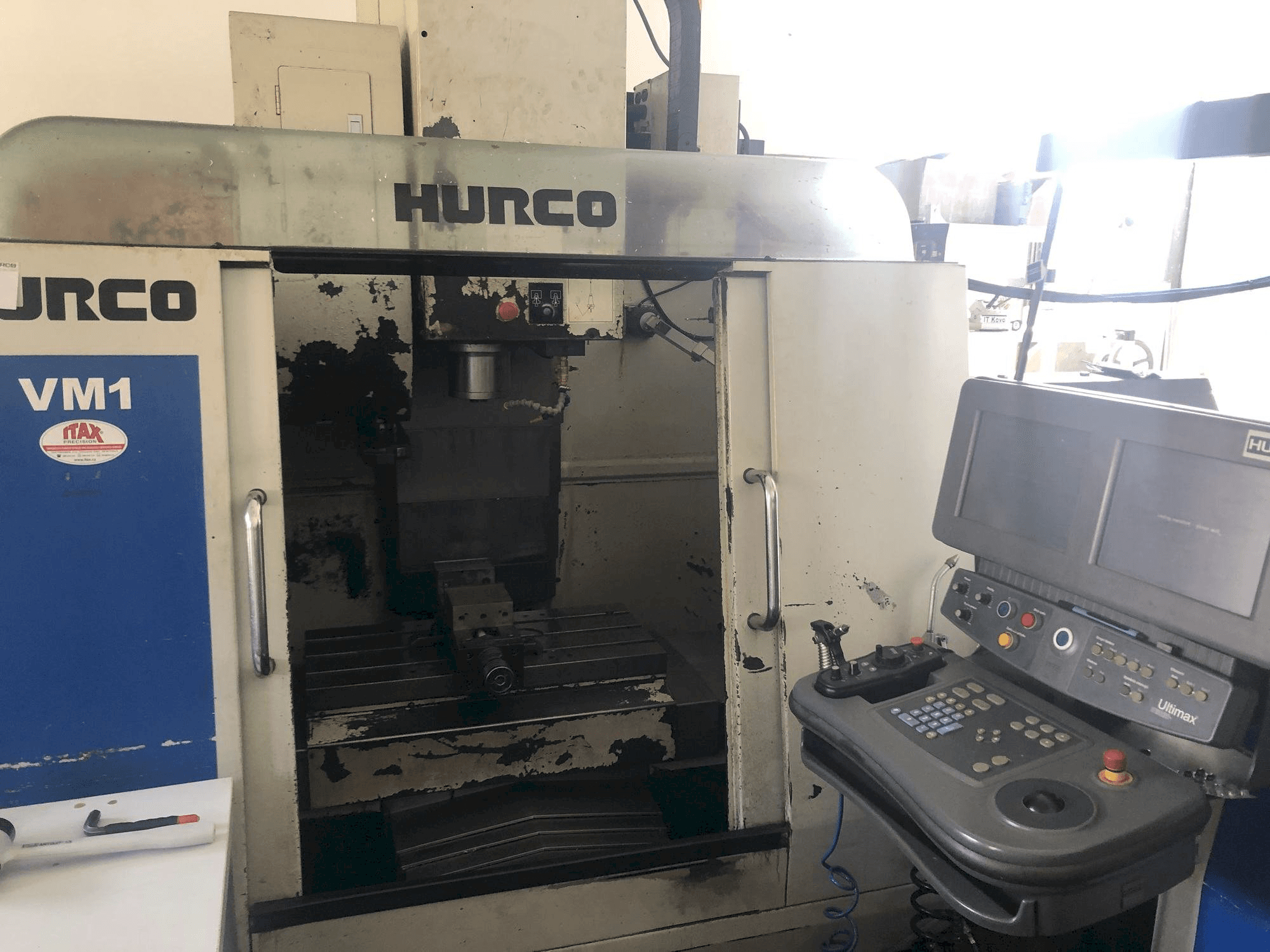 Makine Hurco VM 1 - Önden görünüm