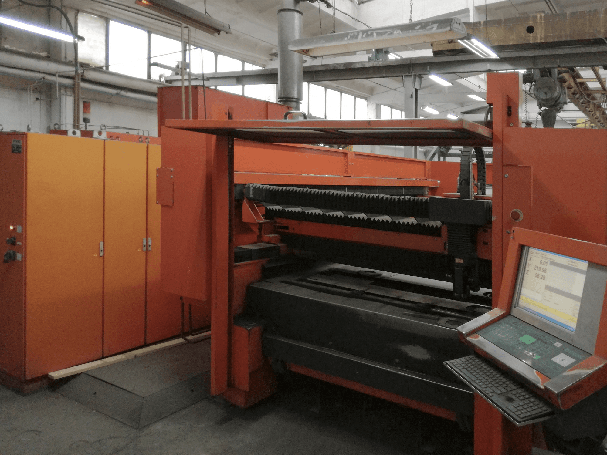 Makine Bystronic - Sağdan görünüm BySprint 3015