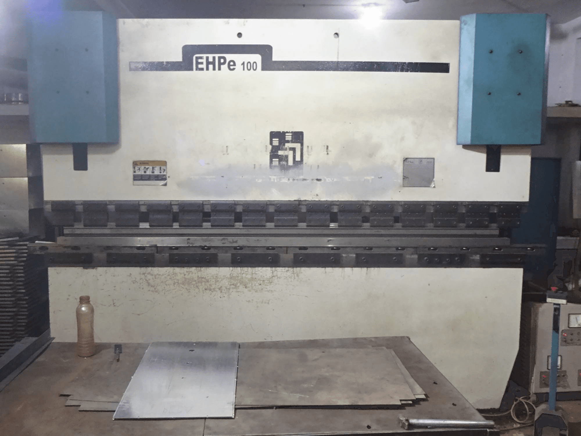 Makine Hindustan Hydraulics - Önden görünüm EHP E 100