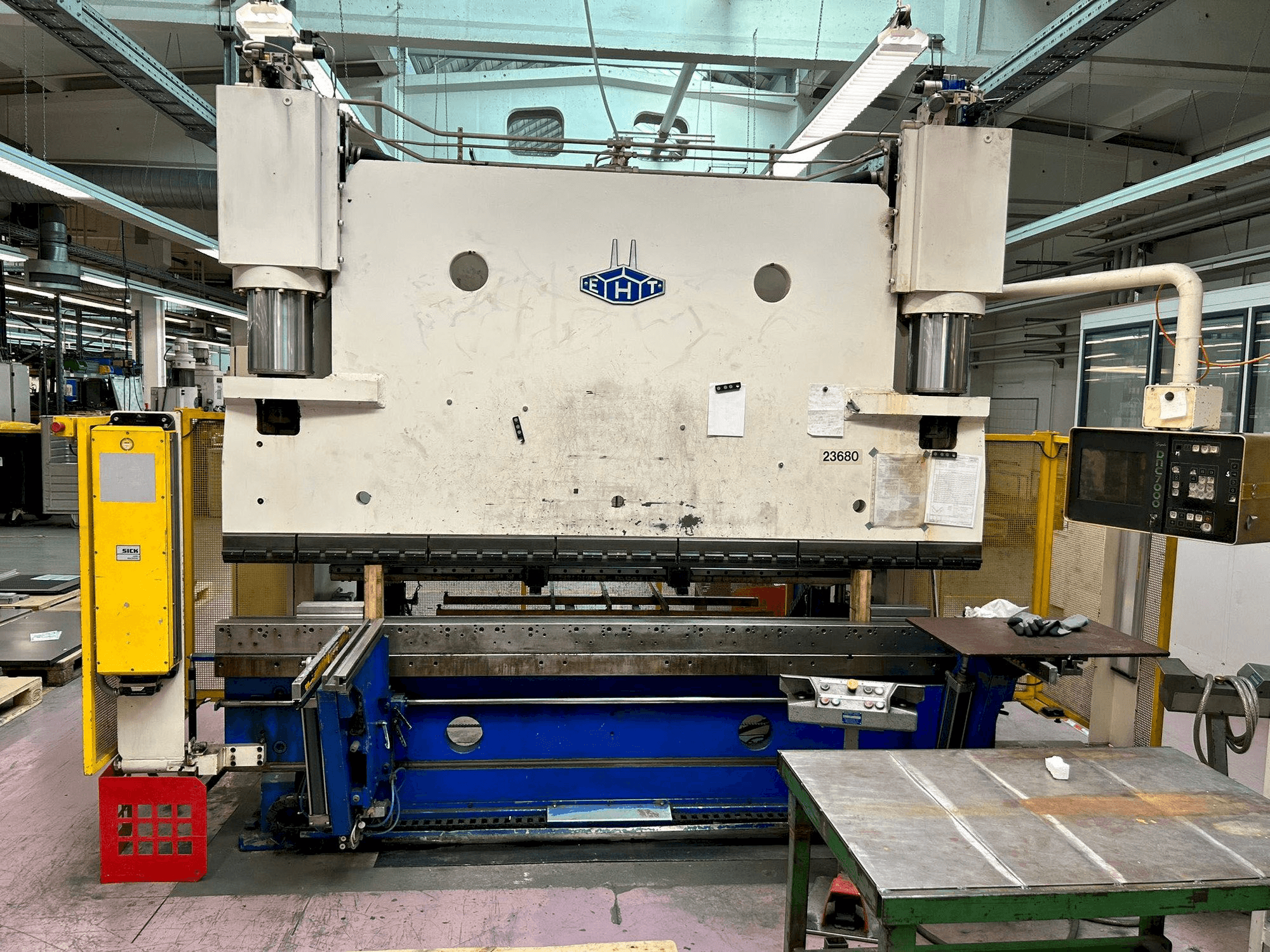 Makine EHT EHPS 25-30 - Önden görünüm