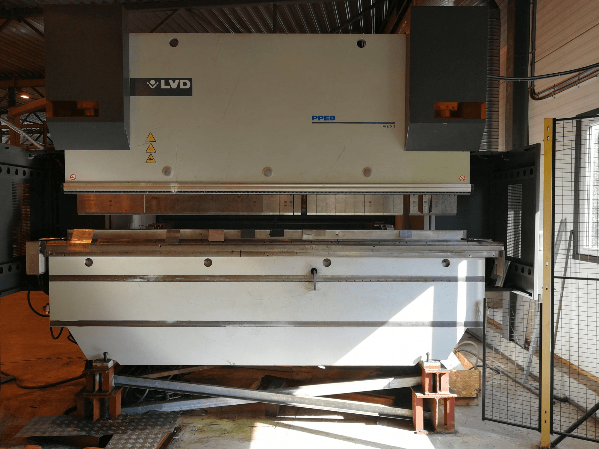 Makine LVD - Önden görünüm PPEB-8 80/3050
