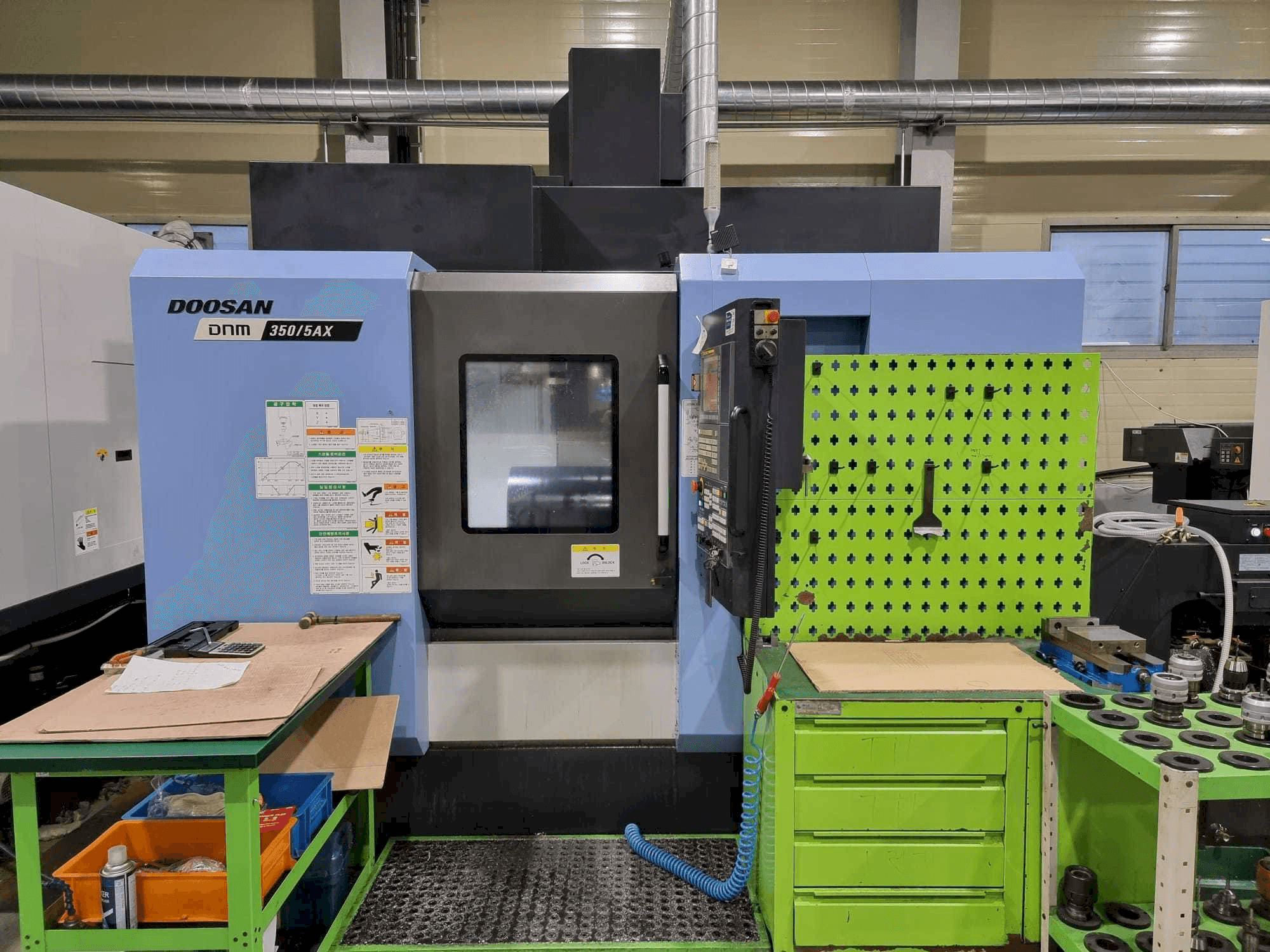 Makine Doosan DNM350/5AX - Önden görünüm