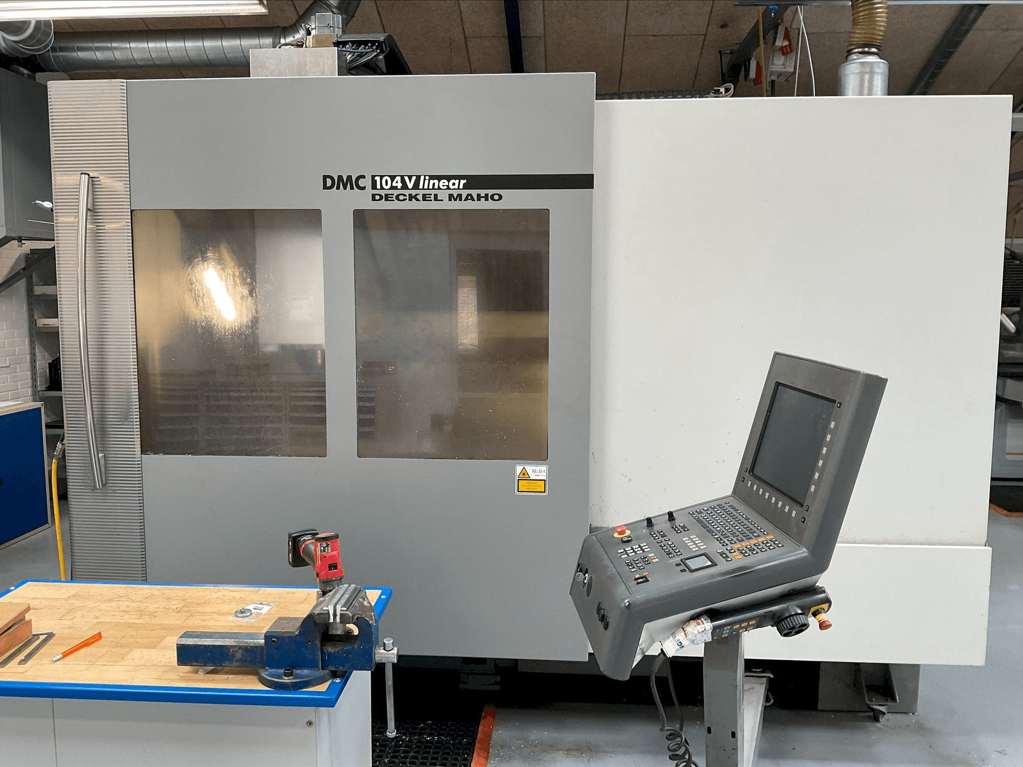 Makine DMG MORI DMC 104V linear - Önden görünüm