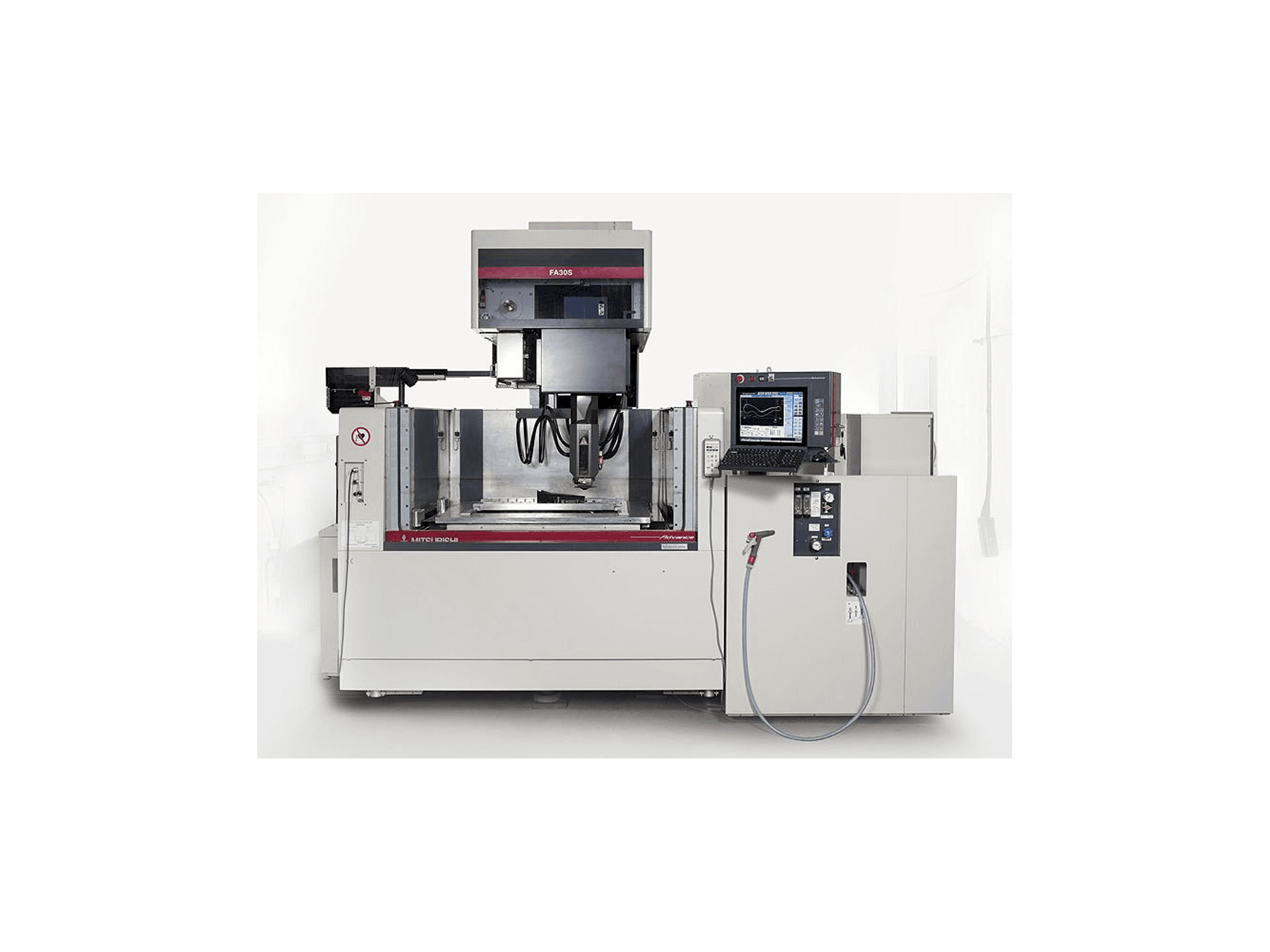 Makine Mitsubishi FA 30S Advance - Önden görünüm