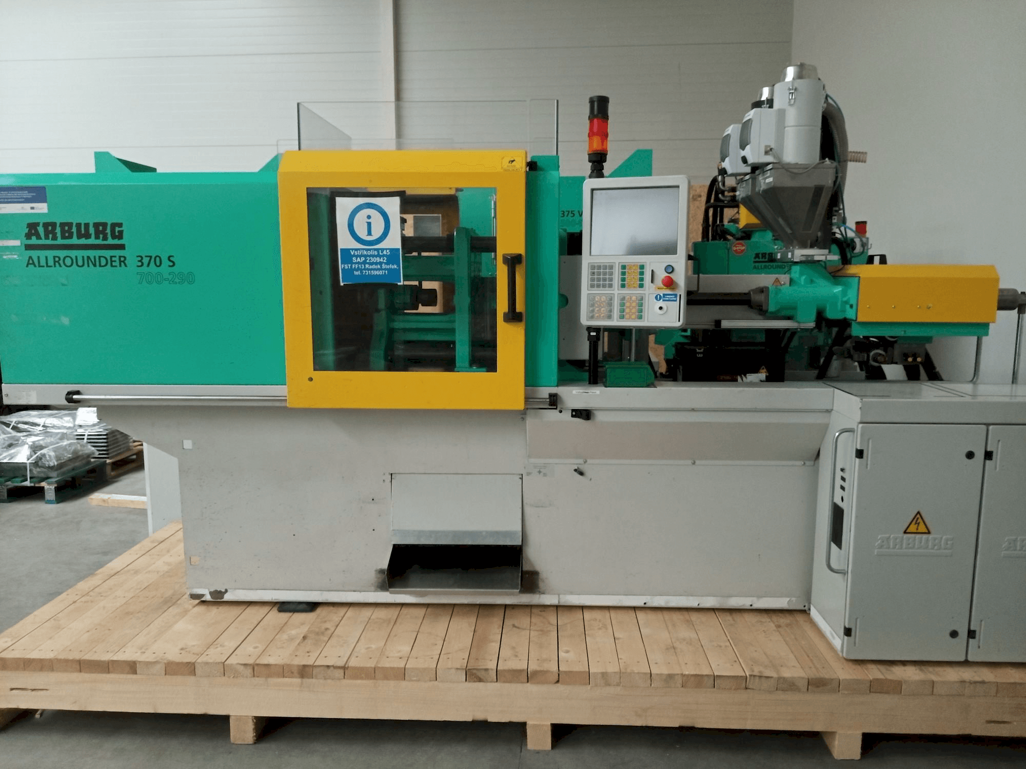 Makine Arburg Allrounder 370S 700–290 - Önden görünüm