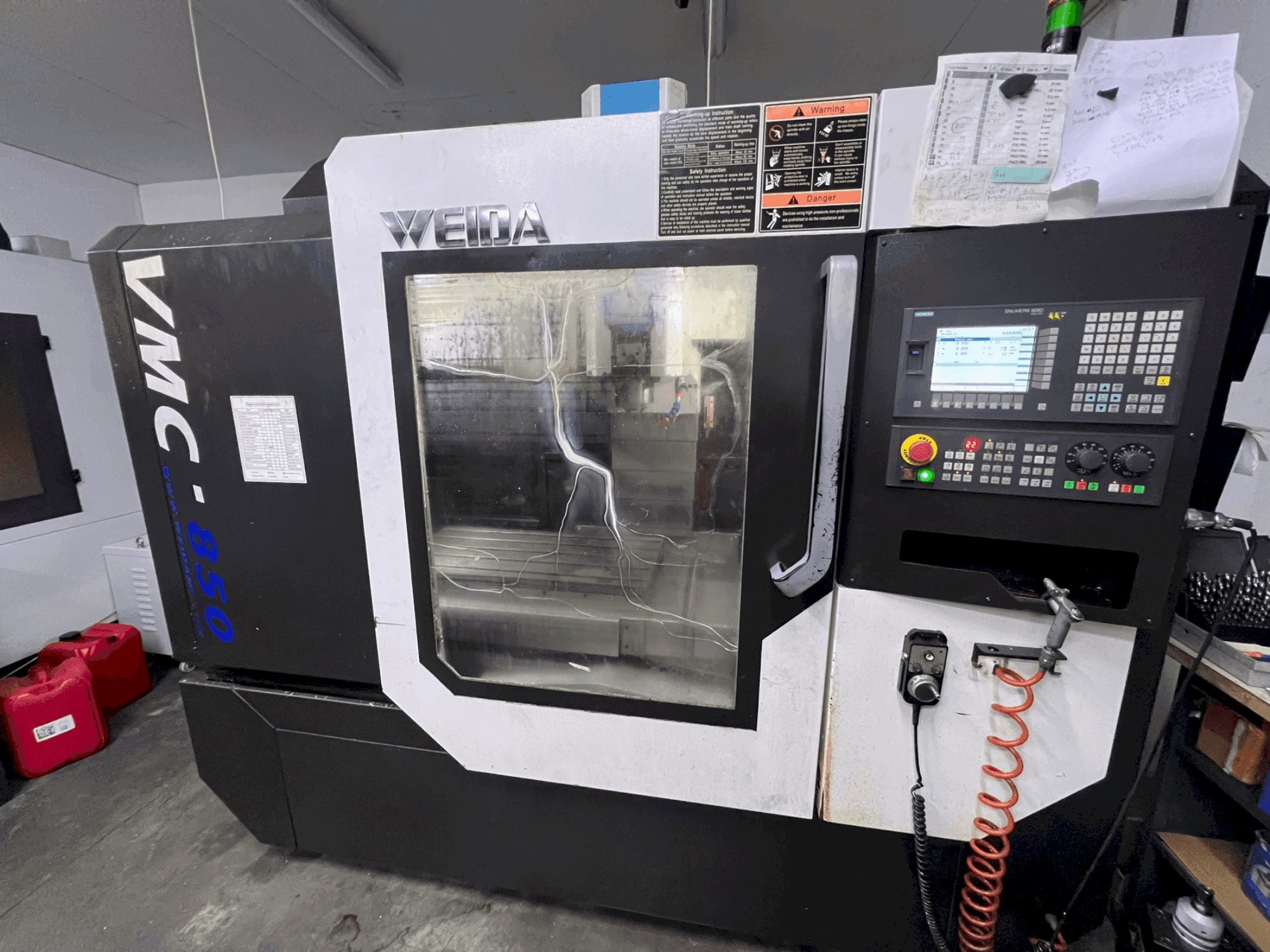 Makine WEIDA VMC850 - Önden görünüm