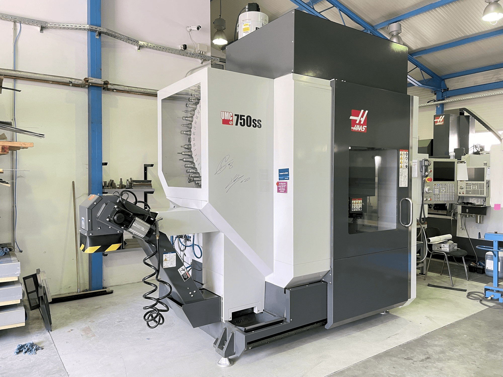 Makine HAAS UMC 750 SS - Önden görünüm