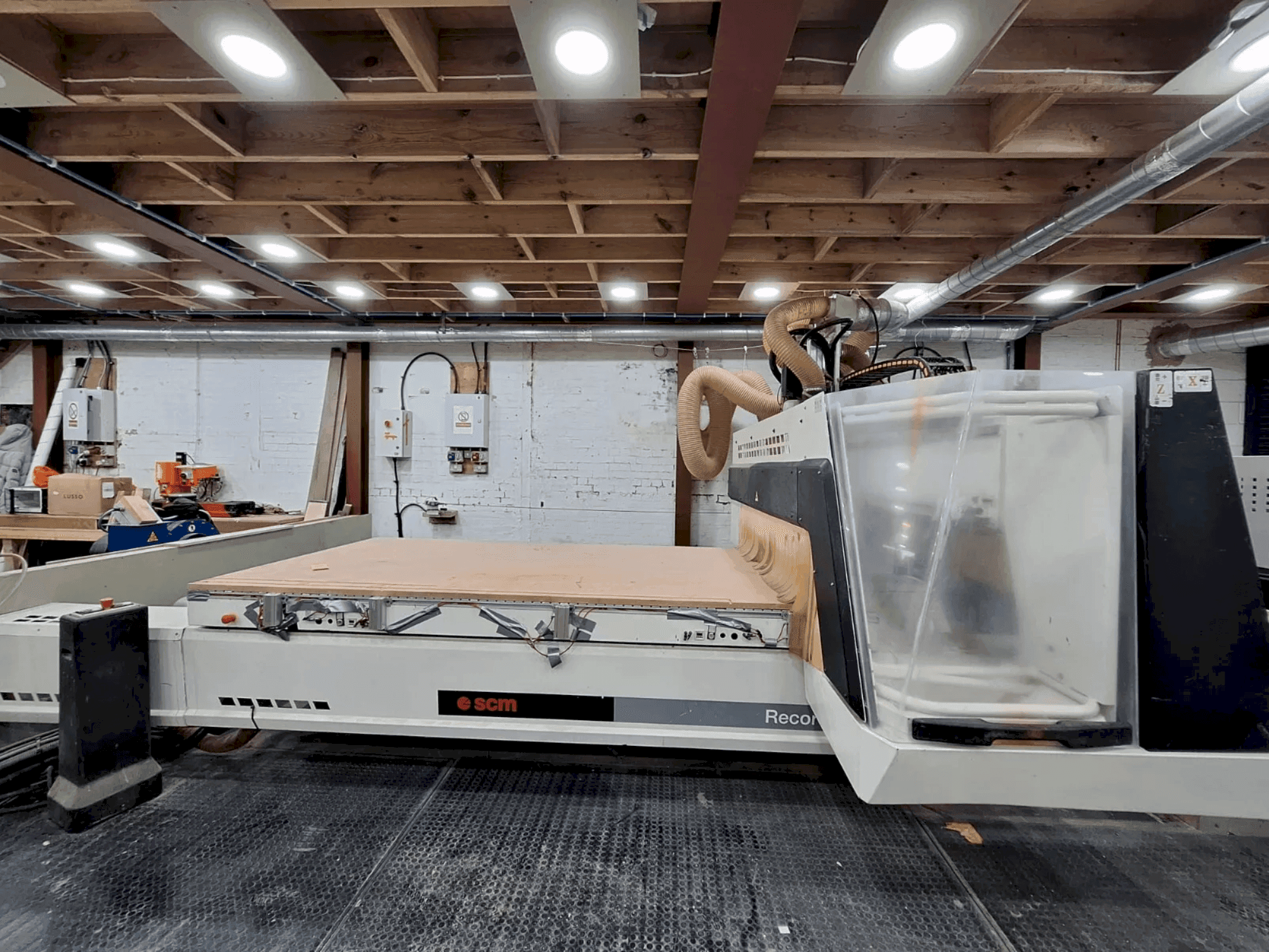 Makine SCM Record 125 N - Önden görünüm