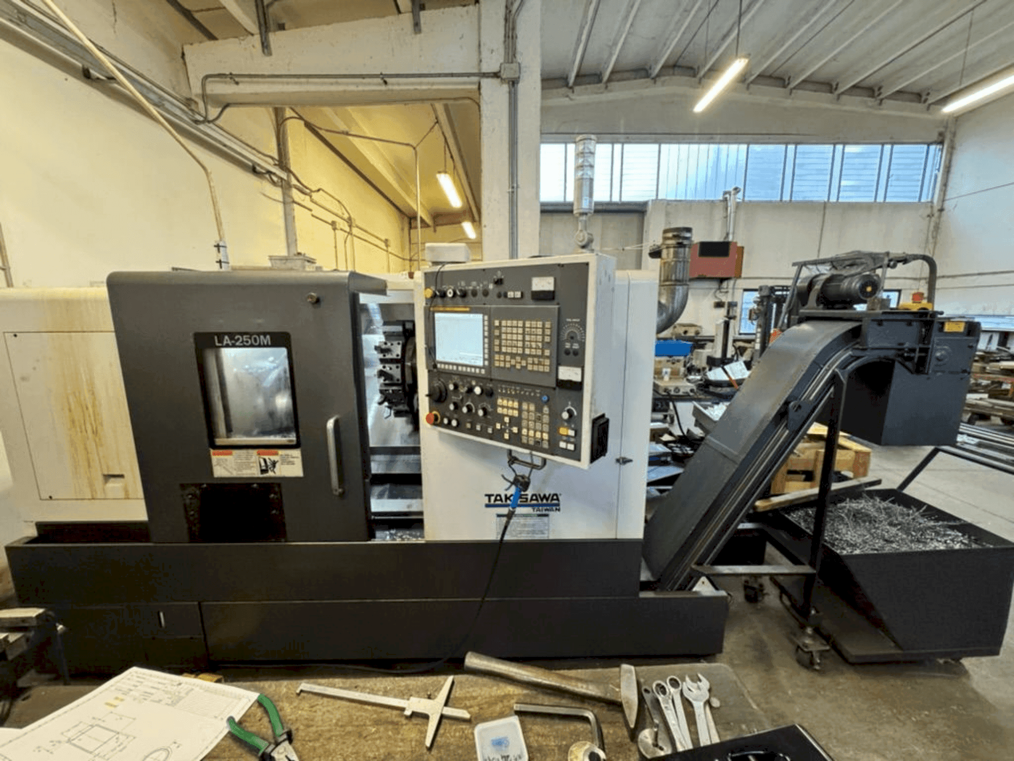 Makine Takisawa LA-250M - Önden görünüm