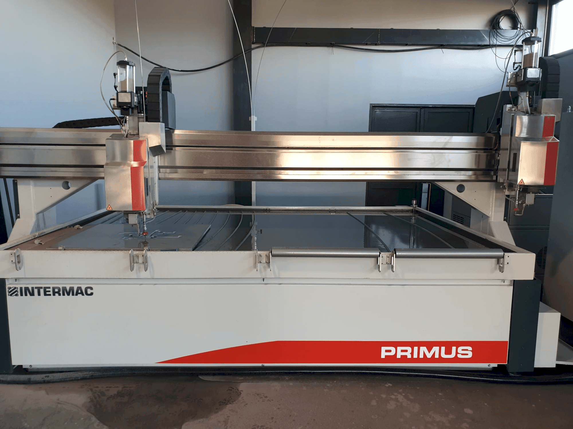 Makine Intermac Primus 322 - Önden görünüm
