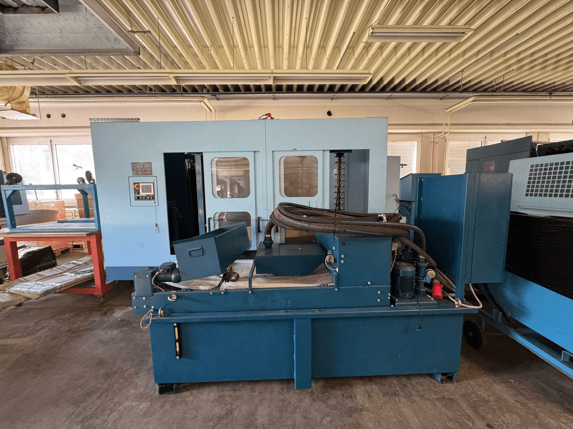 Matsuura H. Plus 405 yatay işleme merkezi, mavi renkli, önden görünüm; kontrol paneli ve makine bileşenleri gösterilmektedir.