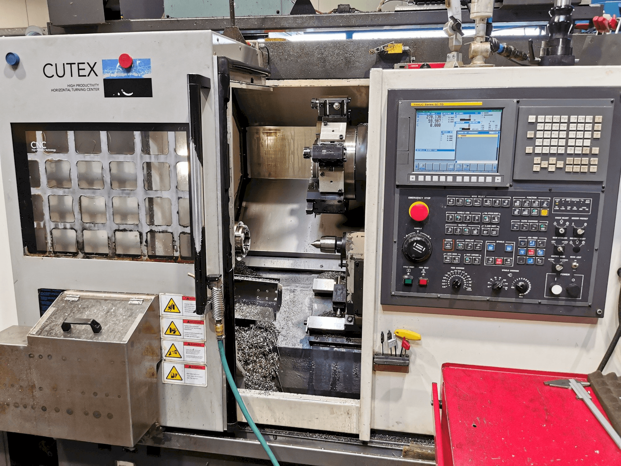 Makine HWACHEON CUTEX 160B MC - Önden görünüm